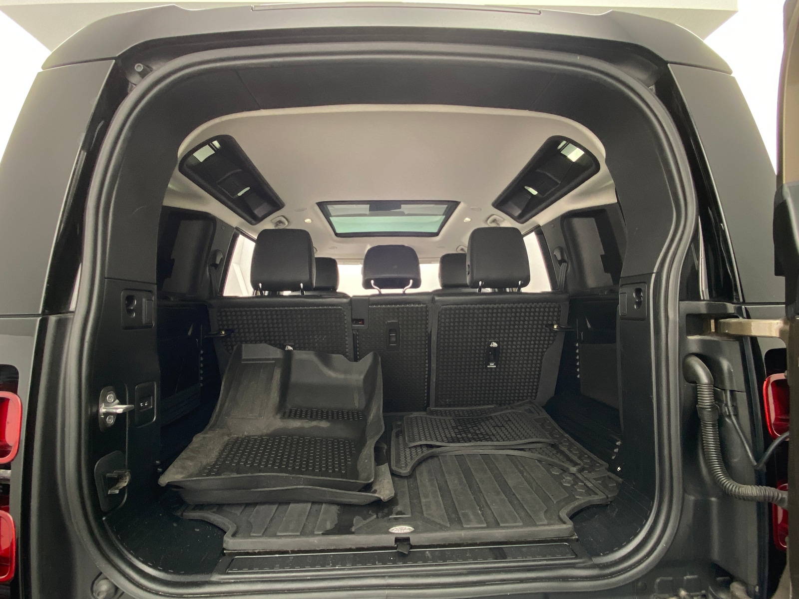 Thumbnail: 2020 Land Rover Defender - 6