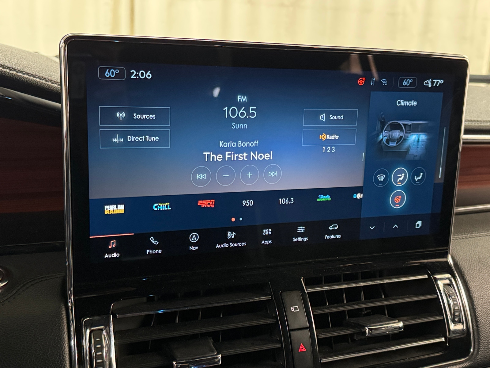 Thumbnail: 2024 Lincoln Navigator - 3