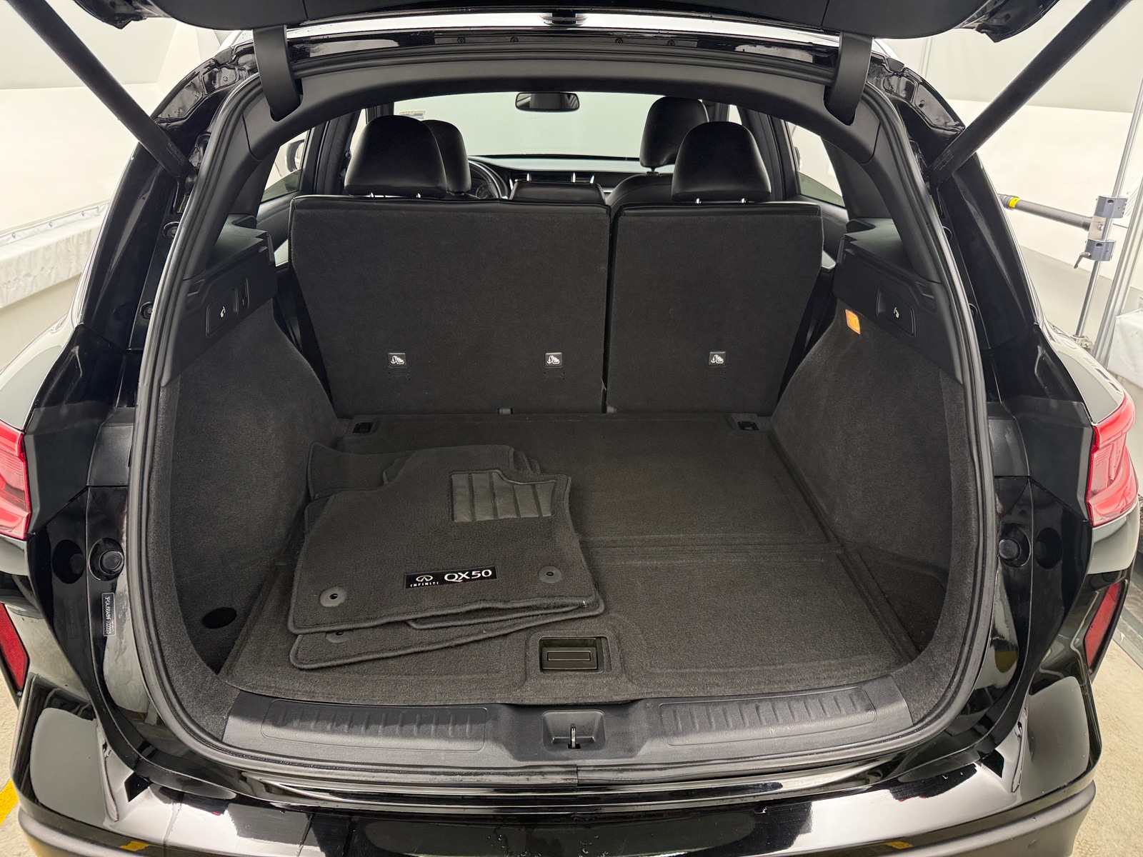 Thumbnail: 2021 INFINITI QX50 - 6