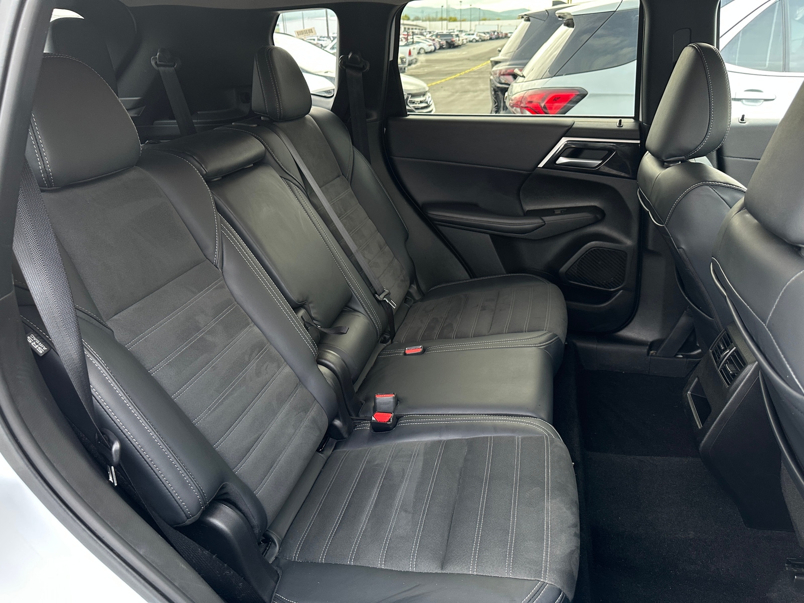 Thumbnail: 2024 Mitsubishi Outlander - 5