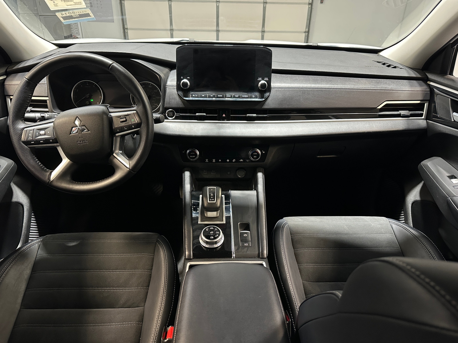 Thumbnail: 2024 Mitsubishi Outlander - 2