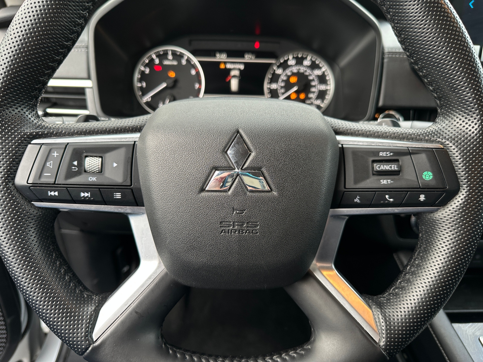 Thumbnail: 2024 Mitsubishi Outlander - 4