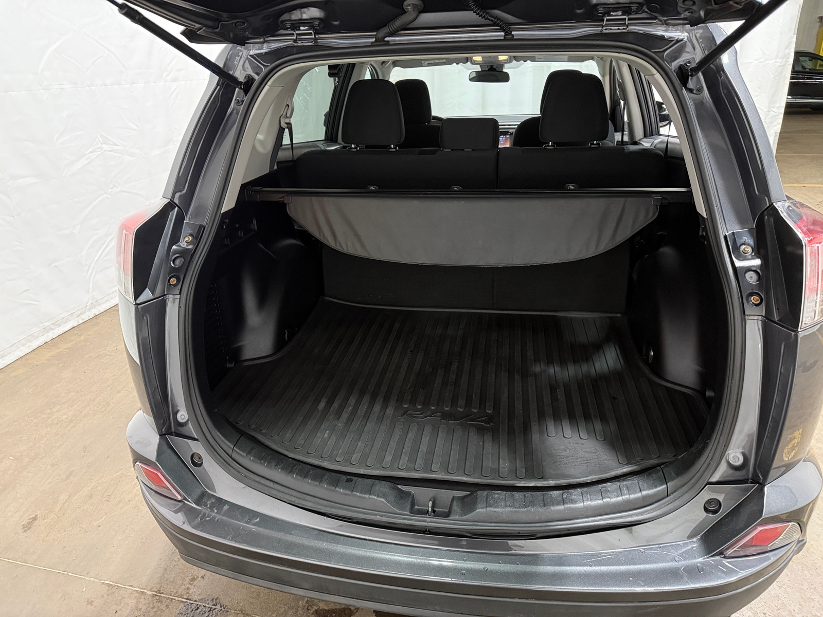 Thumbnail: 2017 Toyota RAV4 - 7