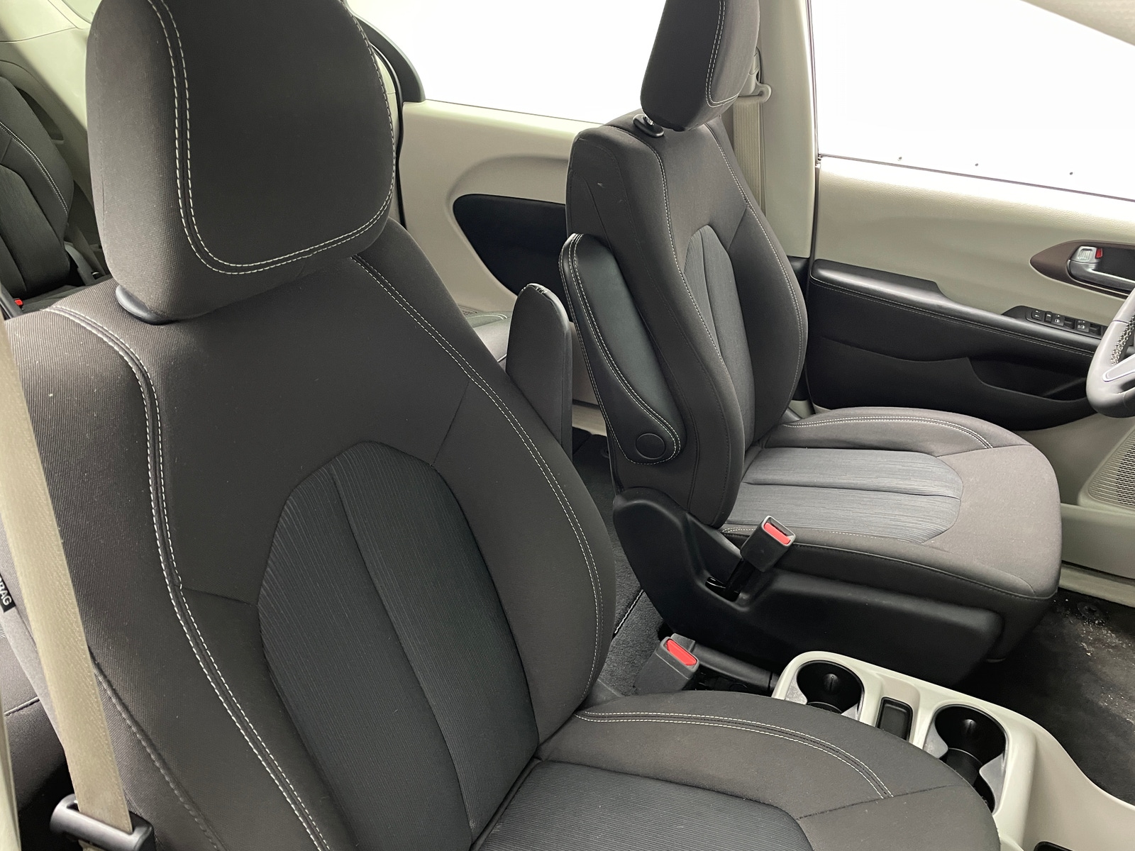 Thumbnail: 2024 Chrysler Voyager - 2