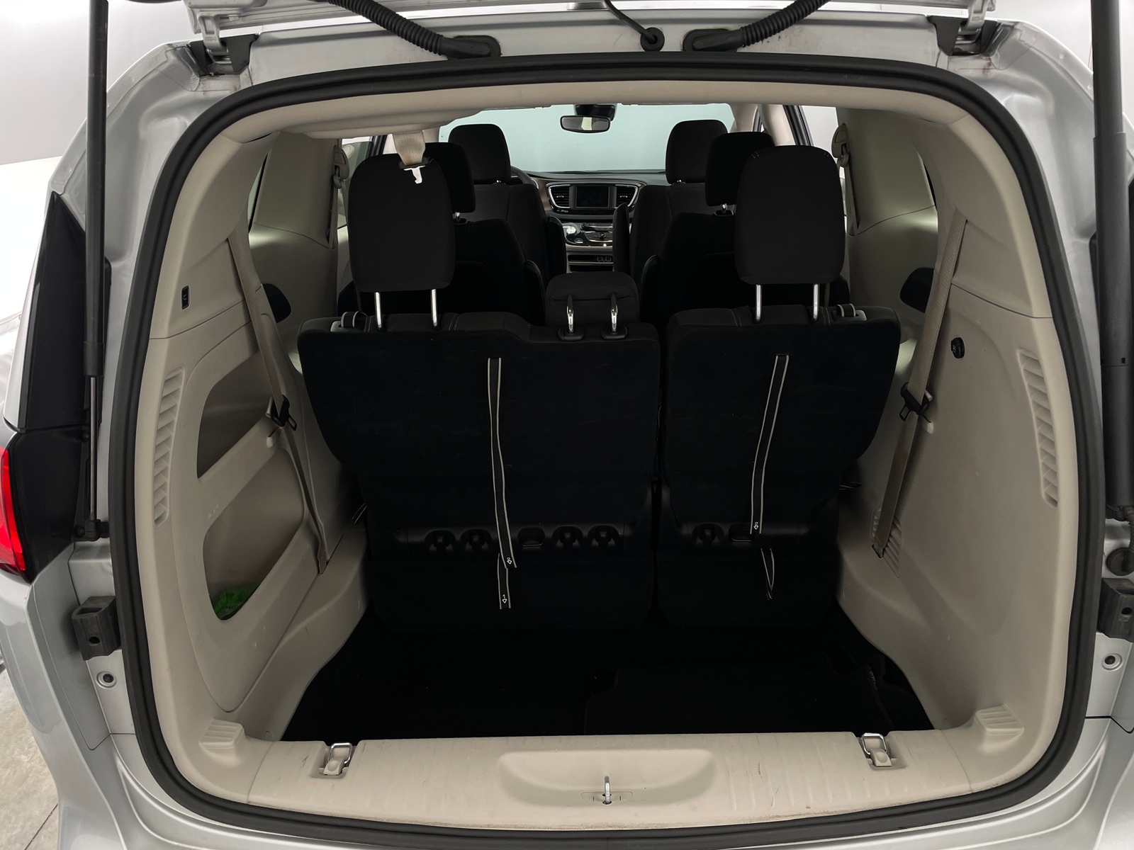 Thumbnail: 2024 Chrysler Voyager - 7