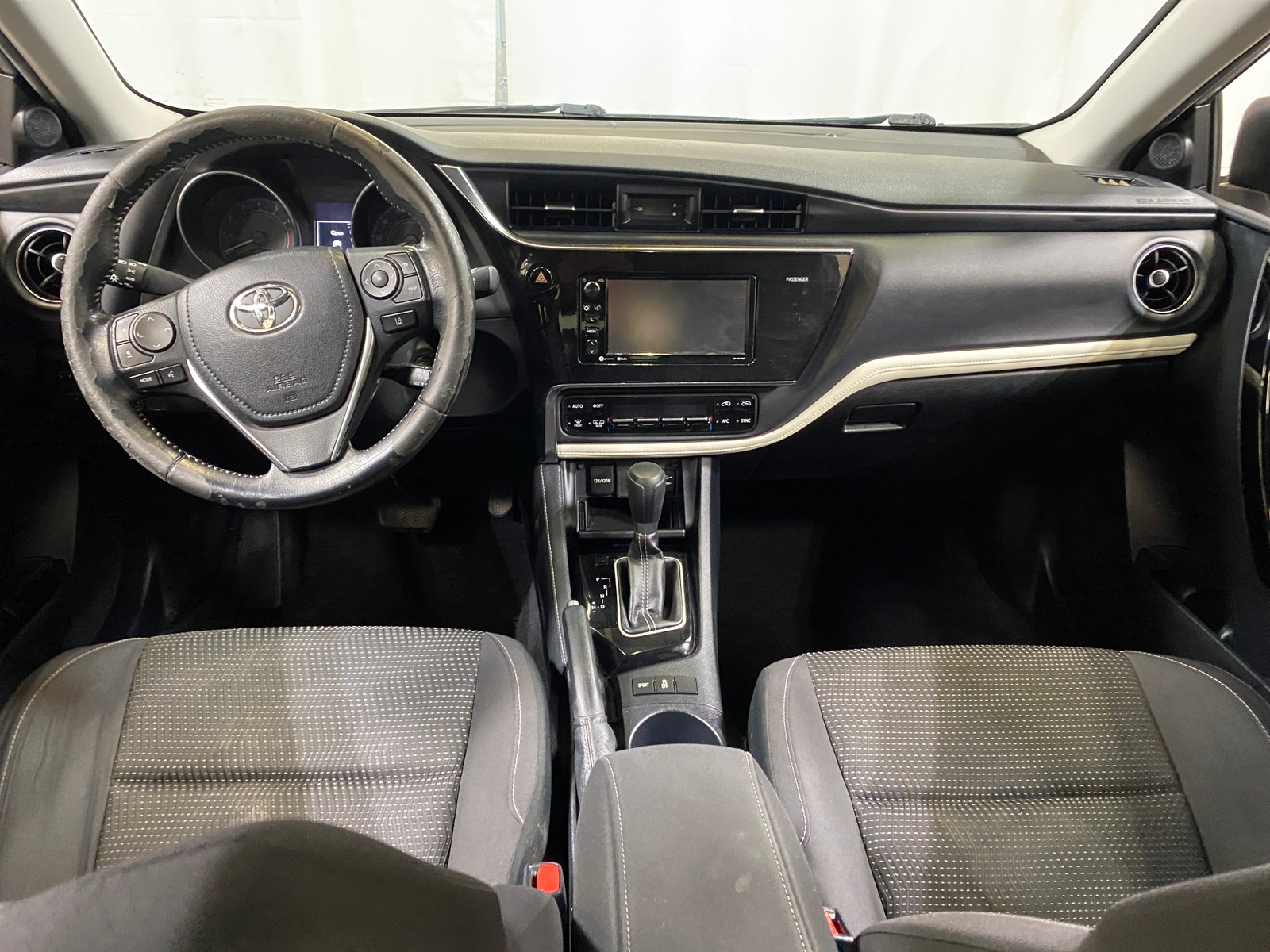 Thumbnail: 2017 Toyota Corolla iM - 3