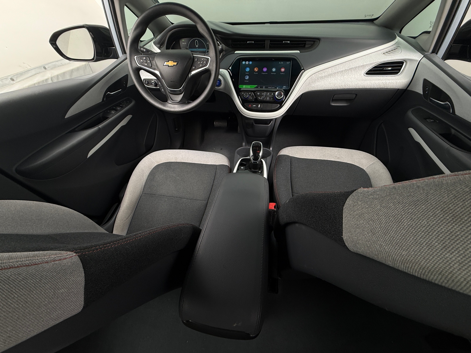 Thumbnail: 2018 Chevrolet Bolt EV - 3