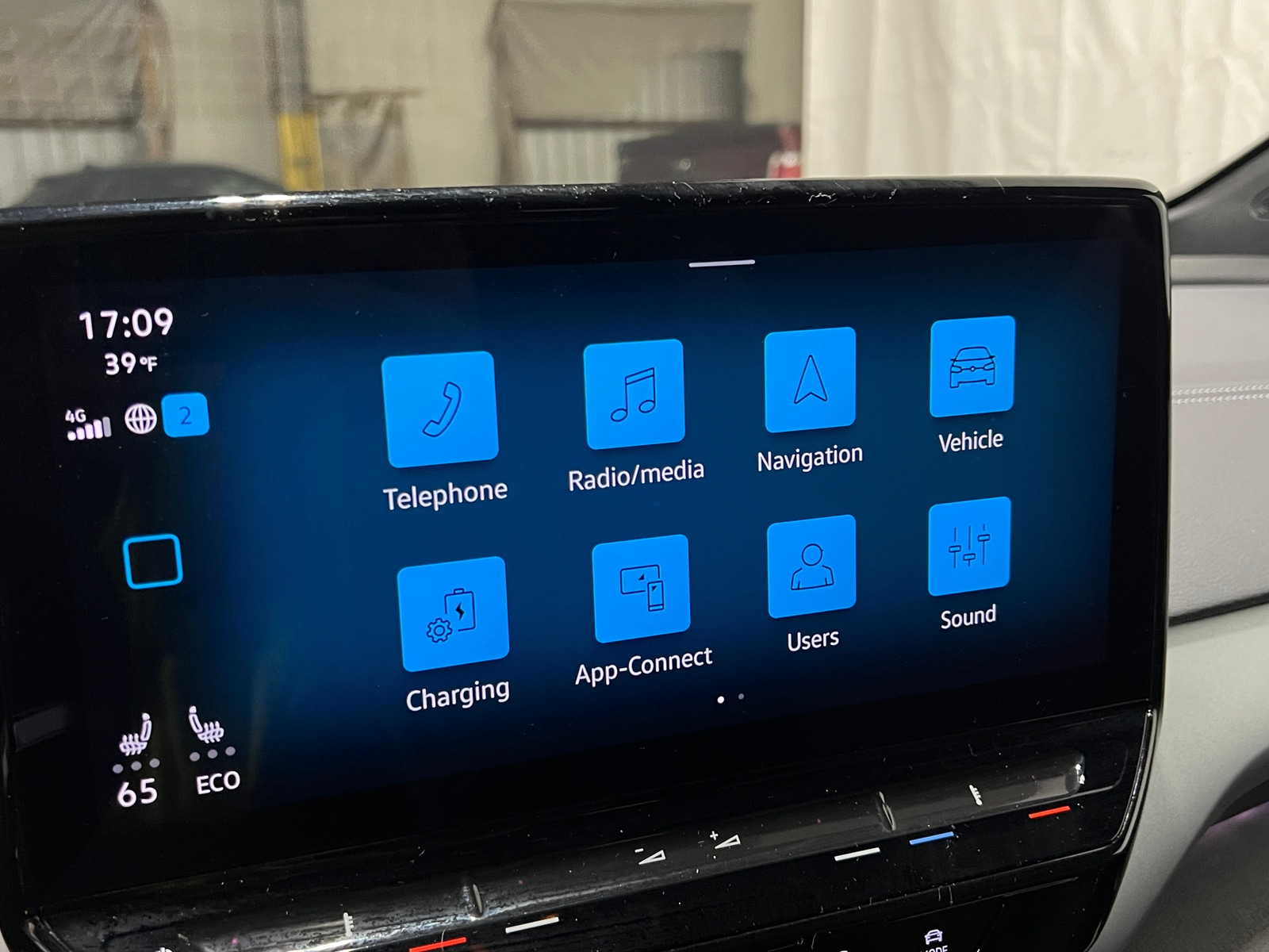 Thumbnail: 2023 Volkswagen ID.4 - 4