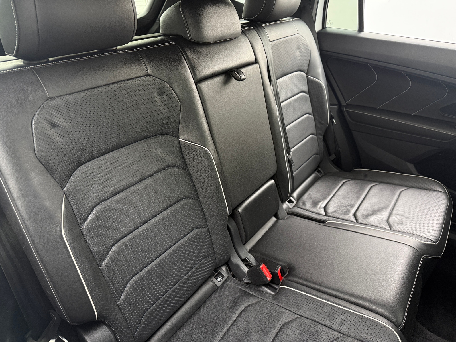 Thumbnail: 2022 Volkswagen Tiguan - 5