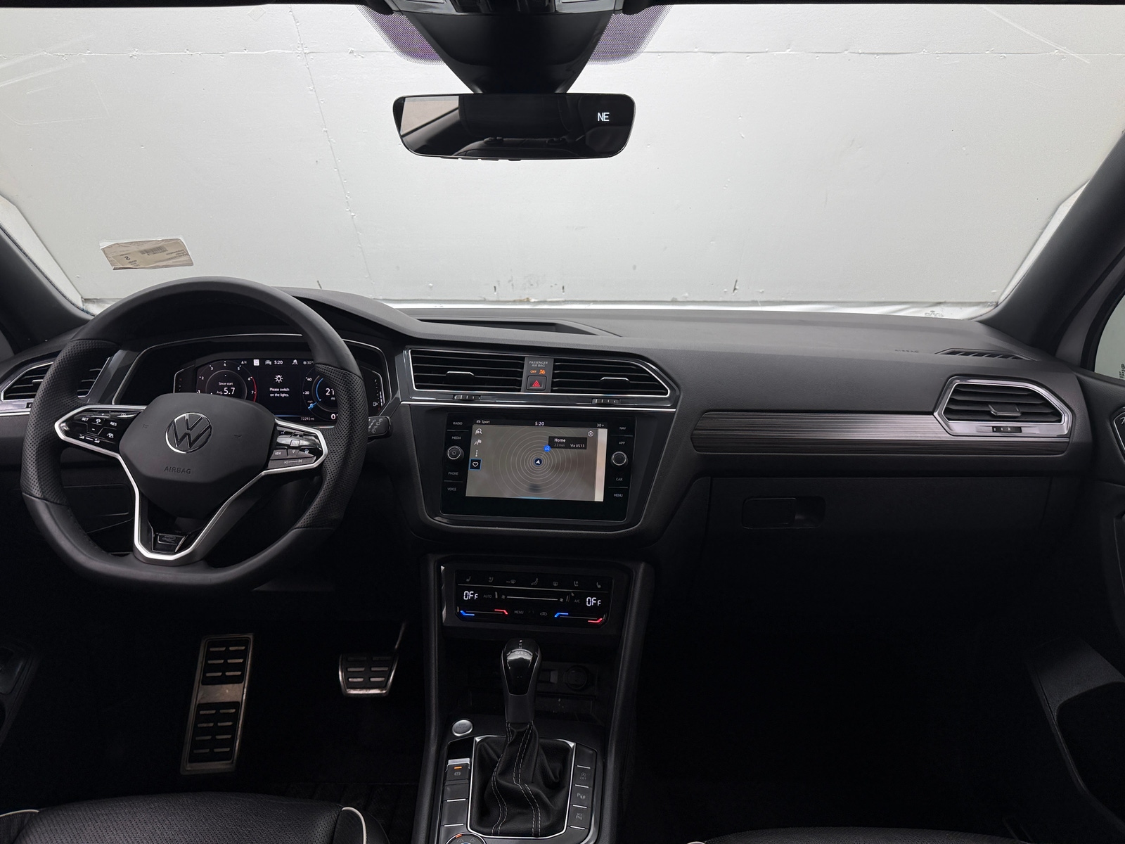 Thumbnail: 2022 Volkswagen Tiguan - 2