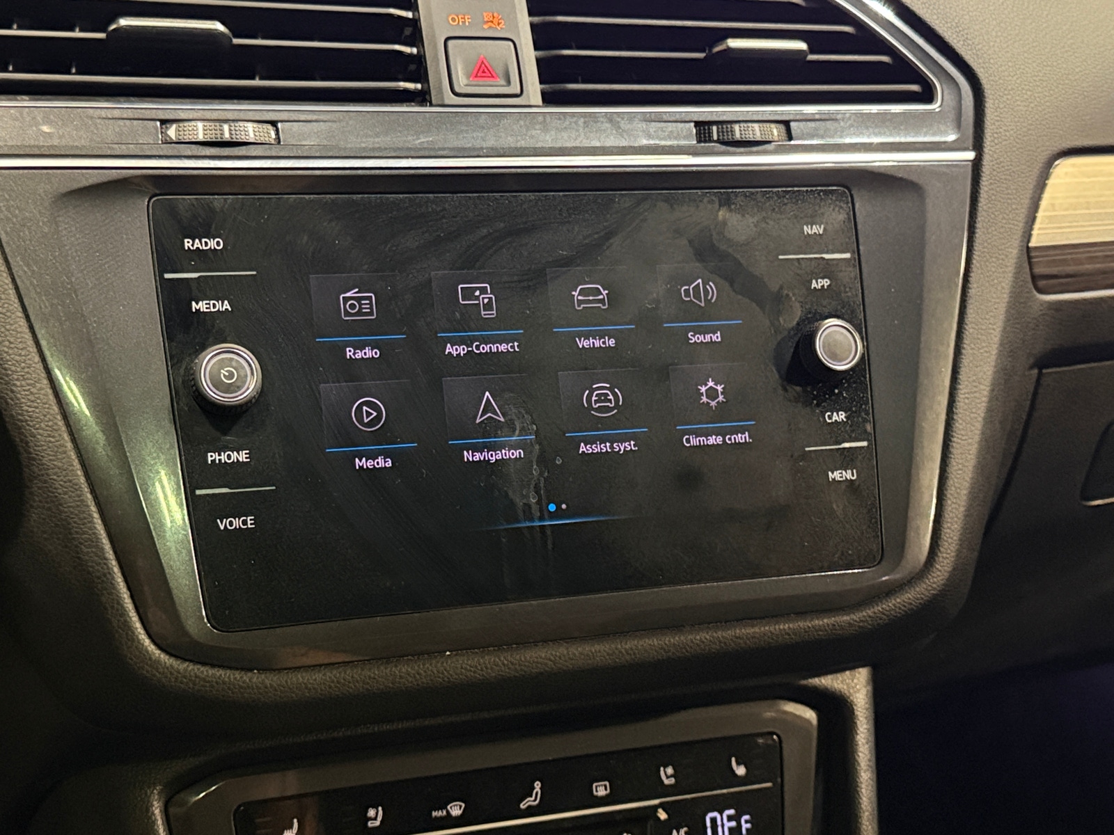 Thumbnail: 2022 Volkswagen Tiguan - 3