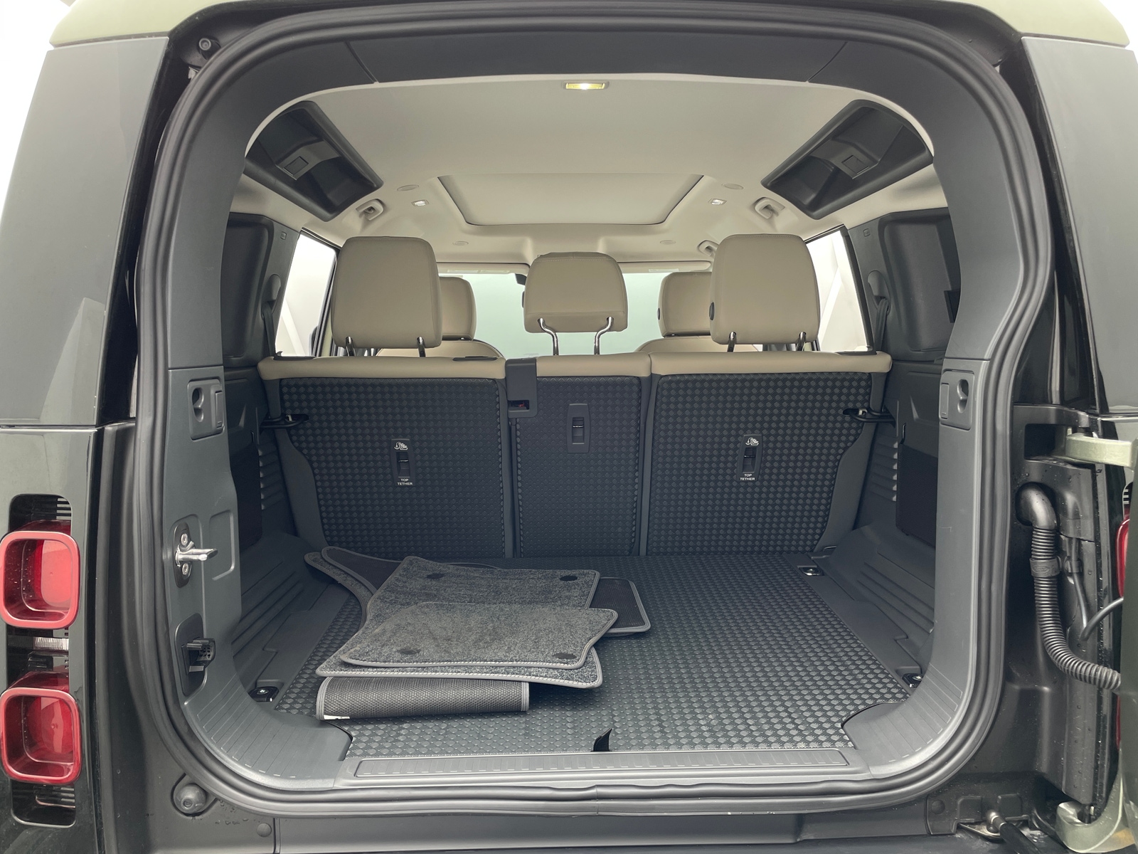 Thumbnail: 2024 Land Rover Defender - 6