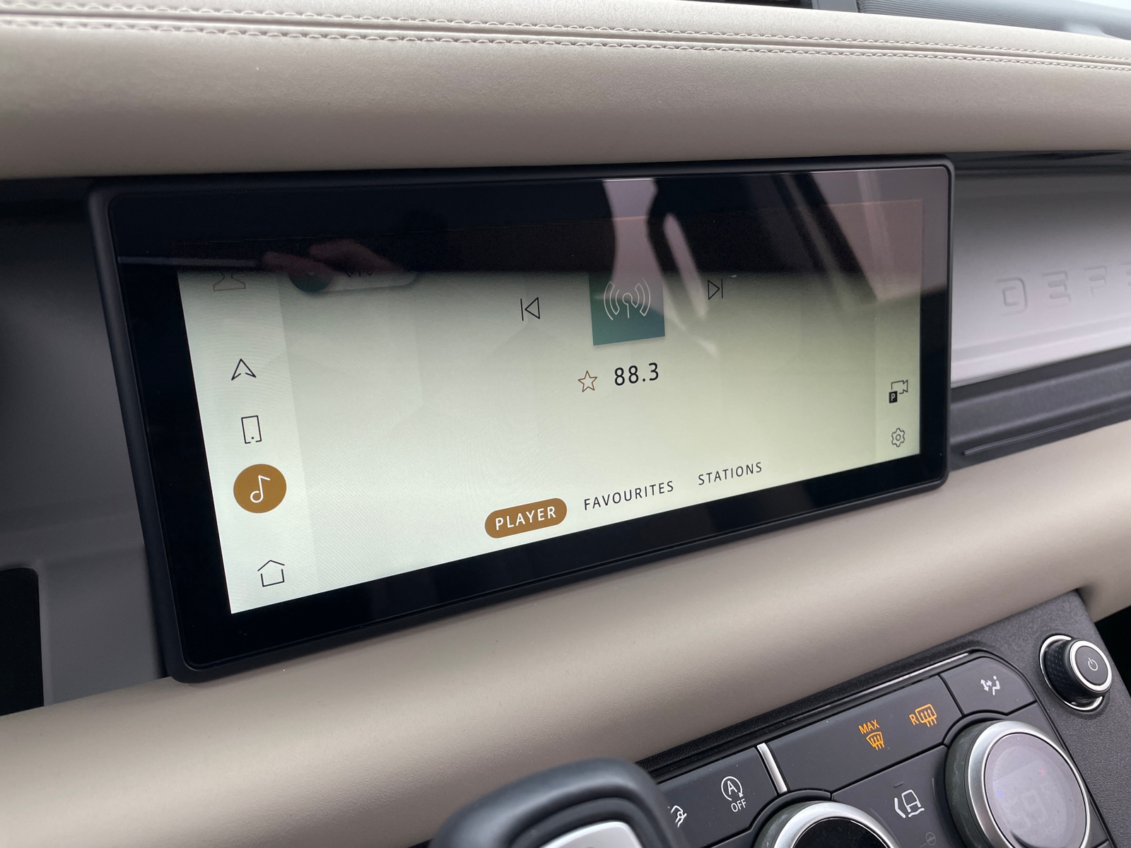 Thumbnail: 2024 Land Rover Defender - 3