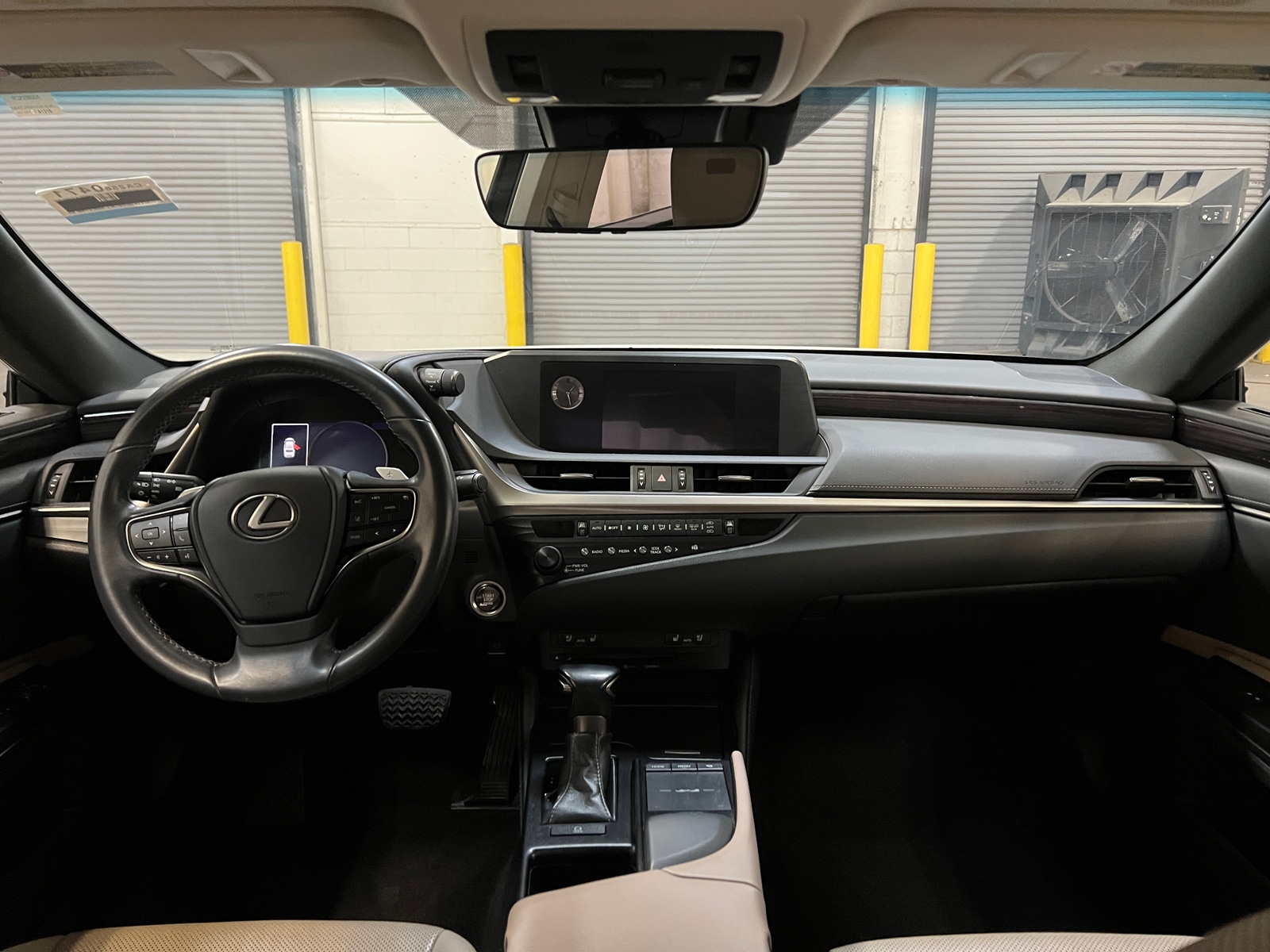 Thumbnail: 2020 Lexus ES - 2