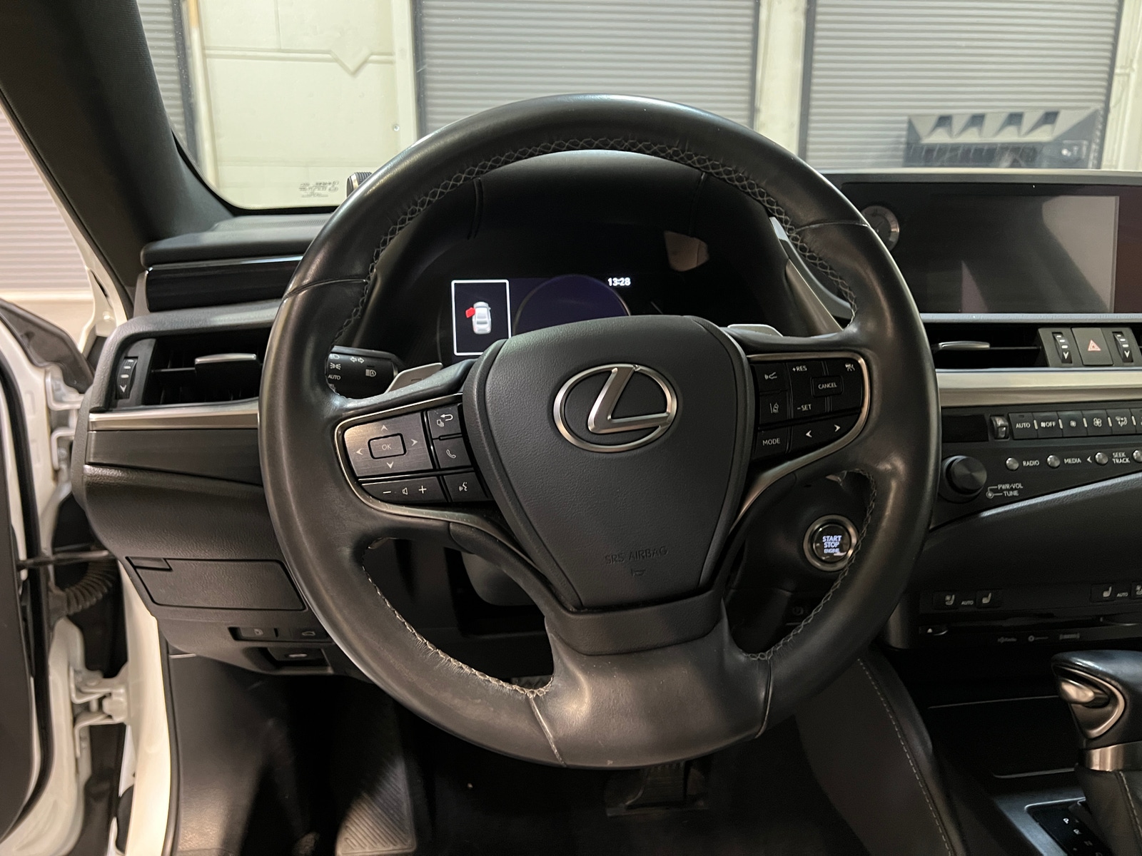 Thumbnail: 2020 Lexus ES - 4