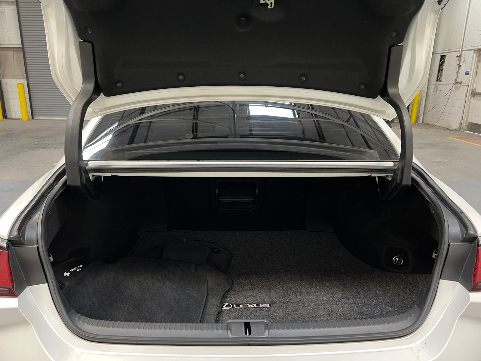 Thumbnail: 2020 Lexus ES - 6