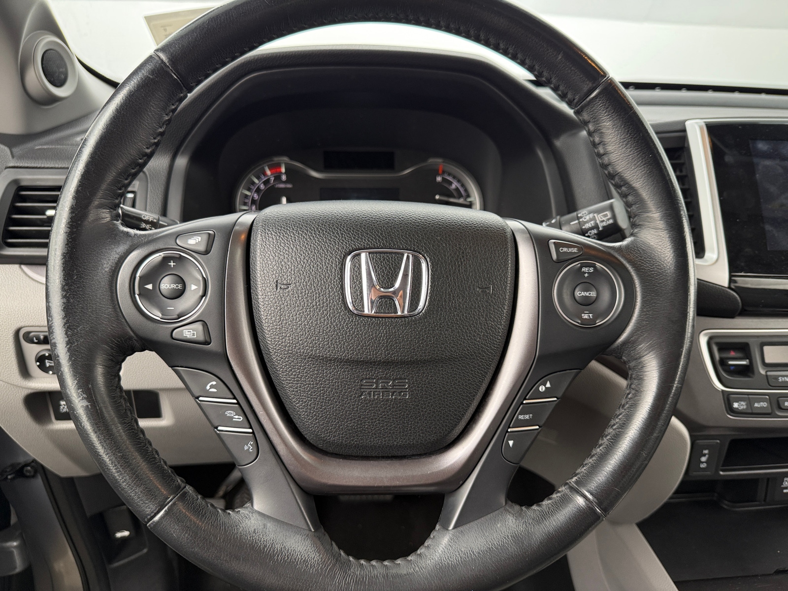 Thumbnail: 2017 Honda Pilot - 4