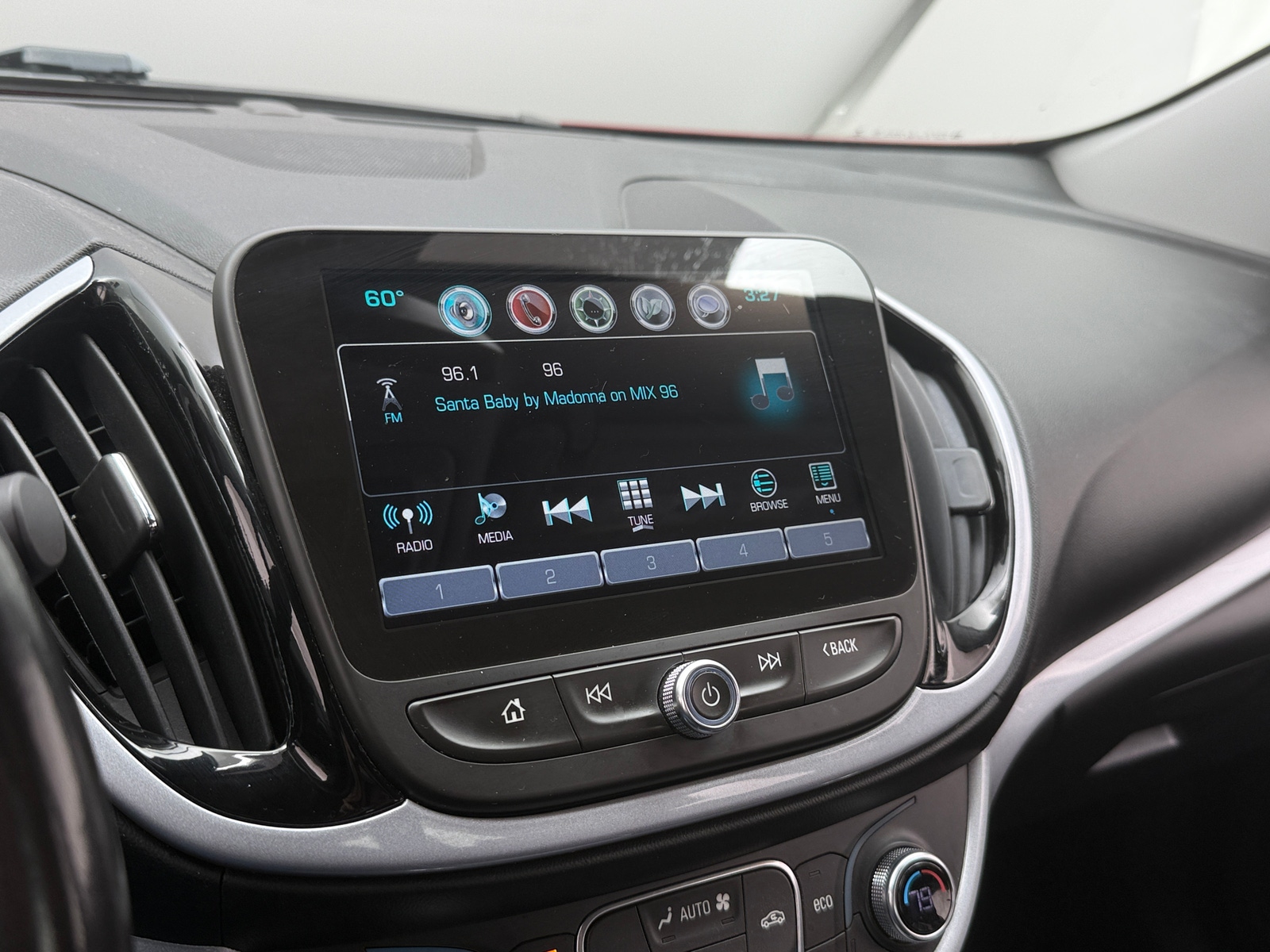 Thumbnail: 2018 Chevrolet Volt - 4