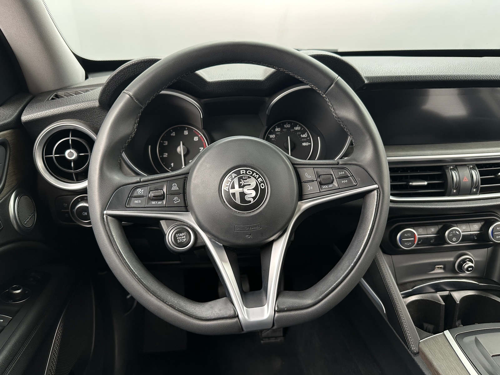 Thumbnail: 2018 Alfa Romeo Stelvio - 4