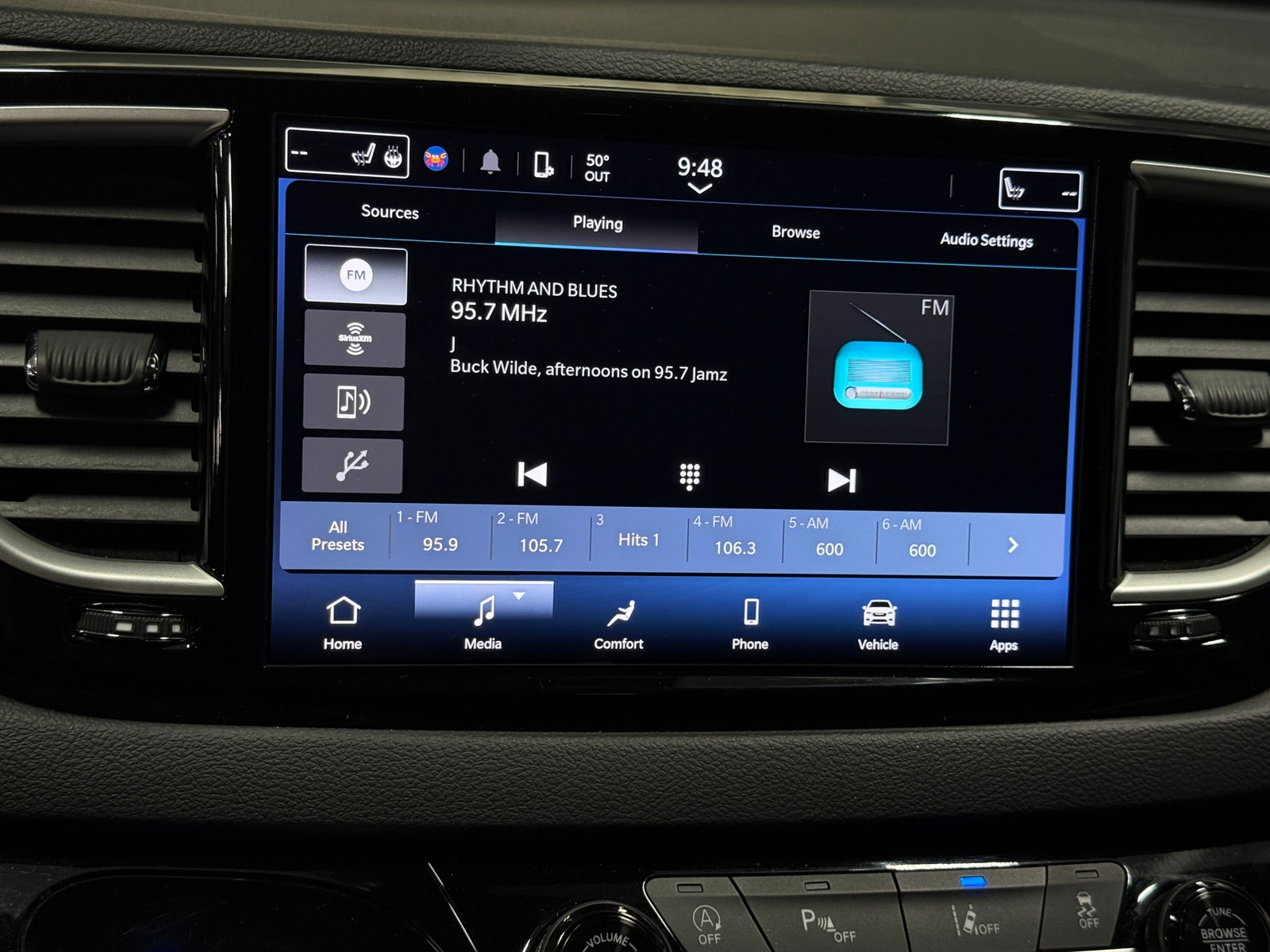 Thumbnail: 2024 Chrysler Pacifica - 3