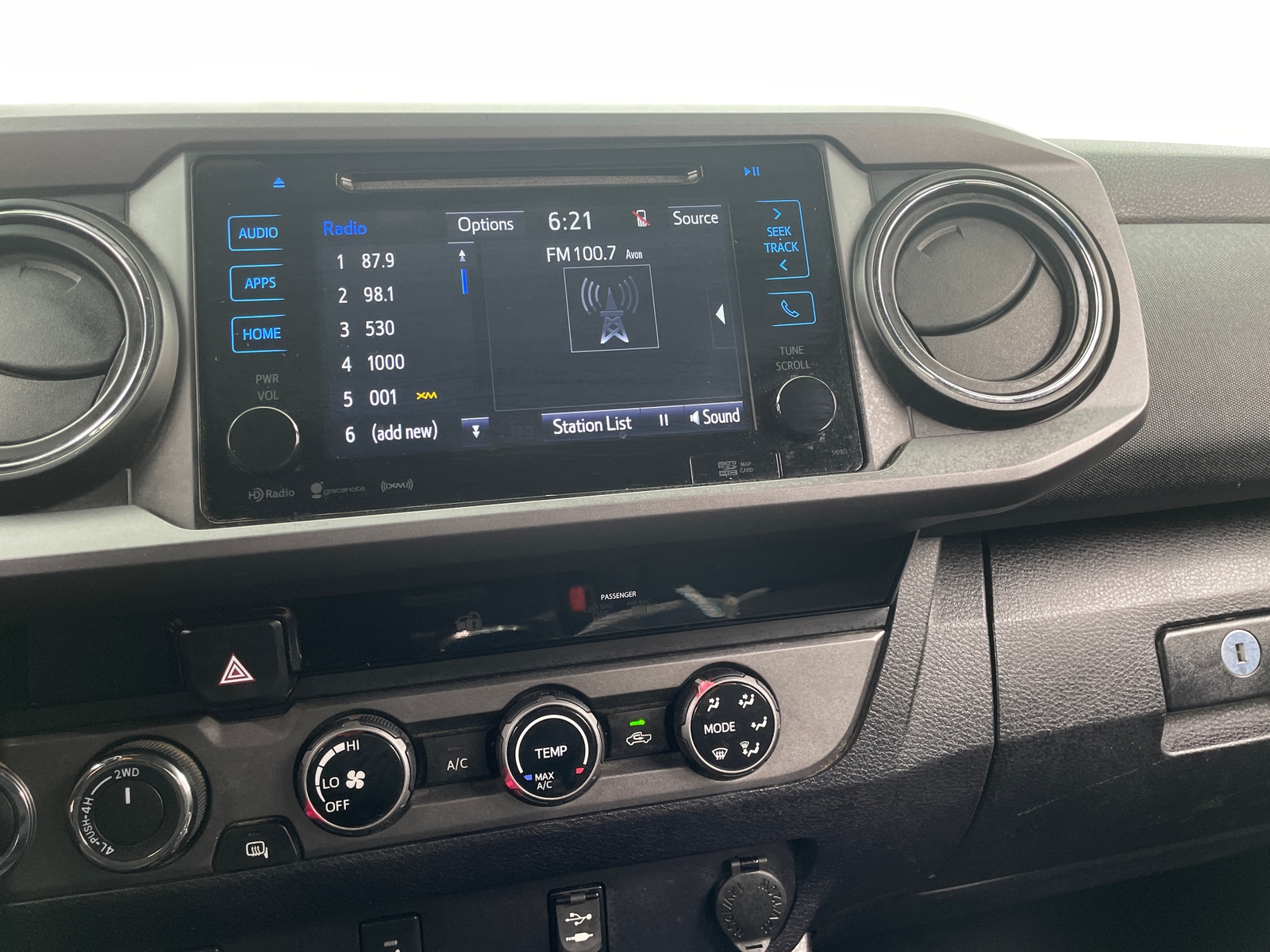 Thumbnail: 2016 Toyota Tacoma - 4