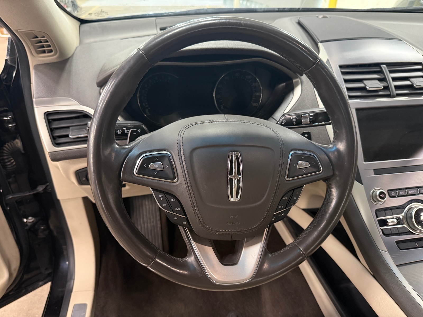 Thumbnail: 2019 Lincoln MKZ - 4