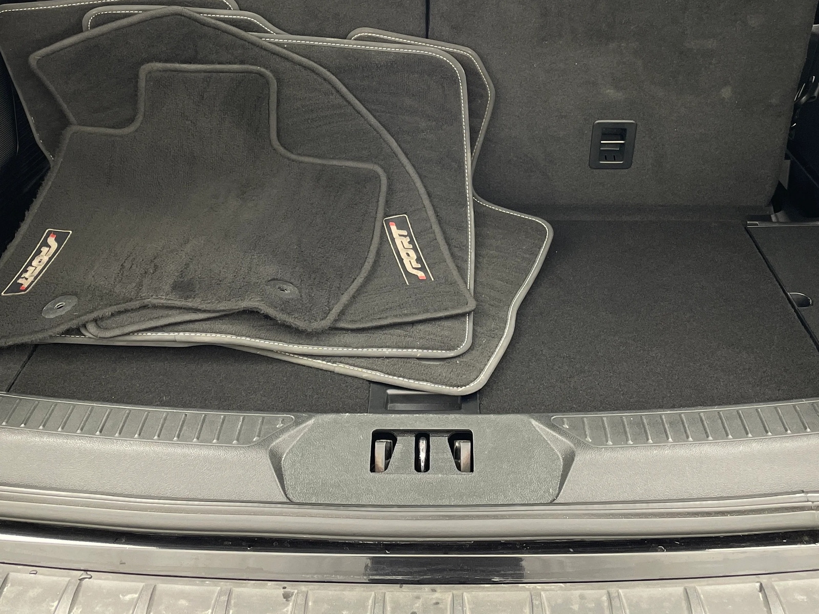 Thumbnail: 2020 Ford Explorer - 6