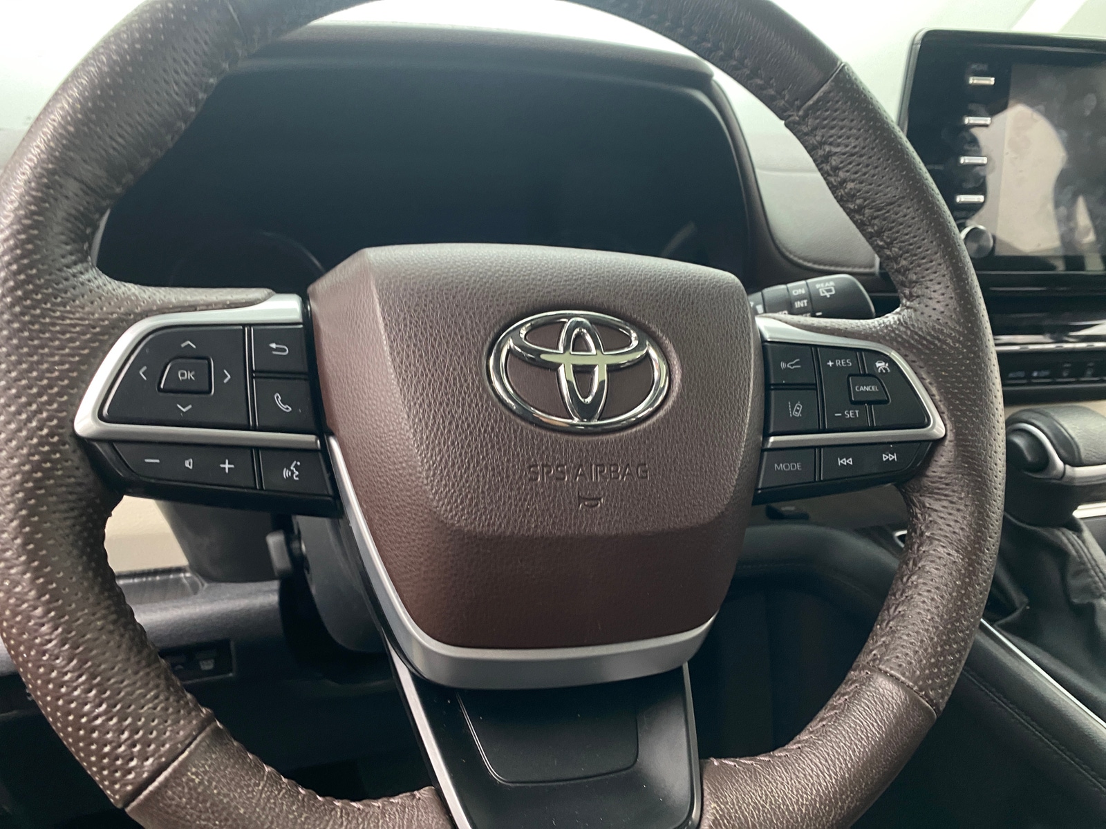 Thumbnail: 2023 Toyota Sienna - 4