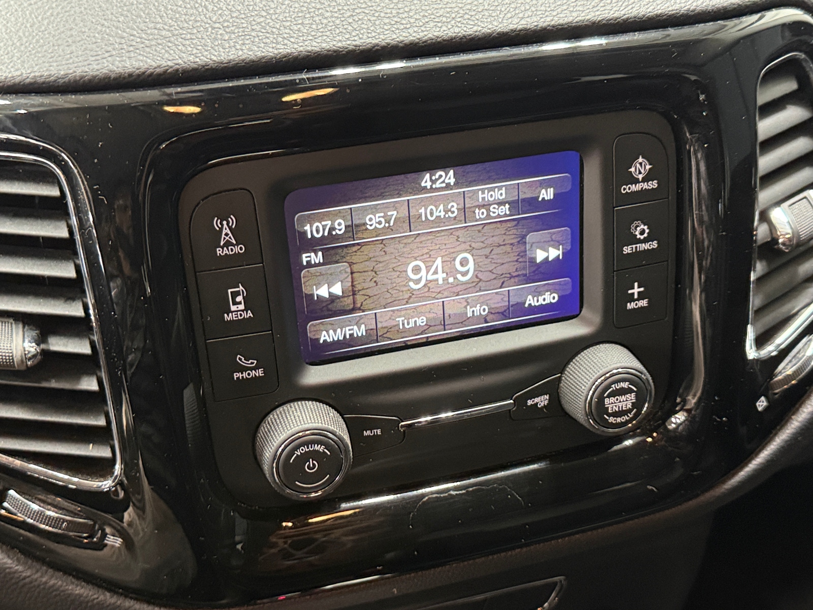 Thumbnail: 2018 Jeep Compass - 3