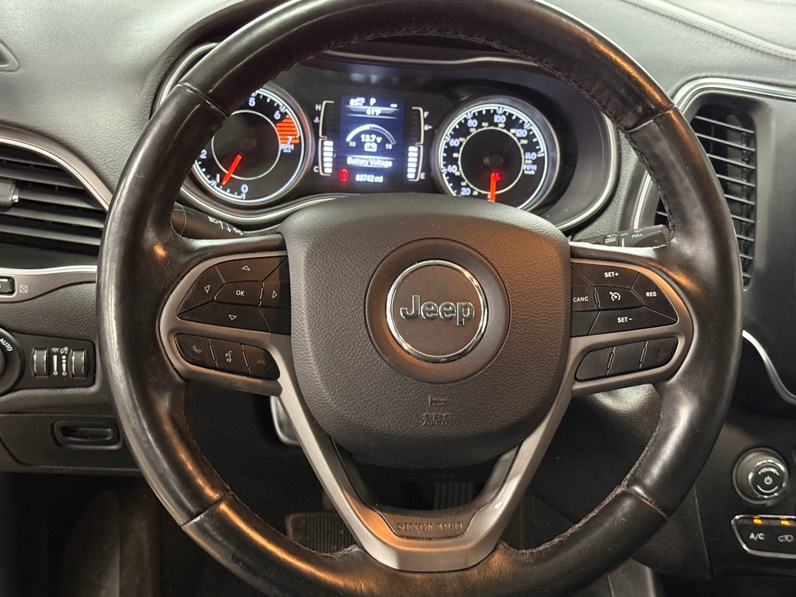 Thumbnail: 2019 Jeep Cherokee - 5