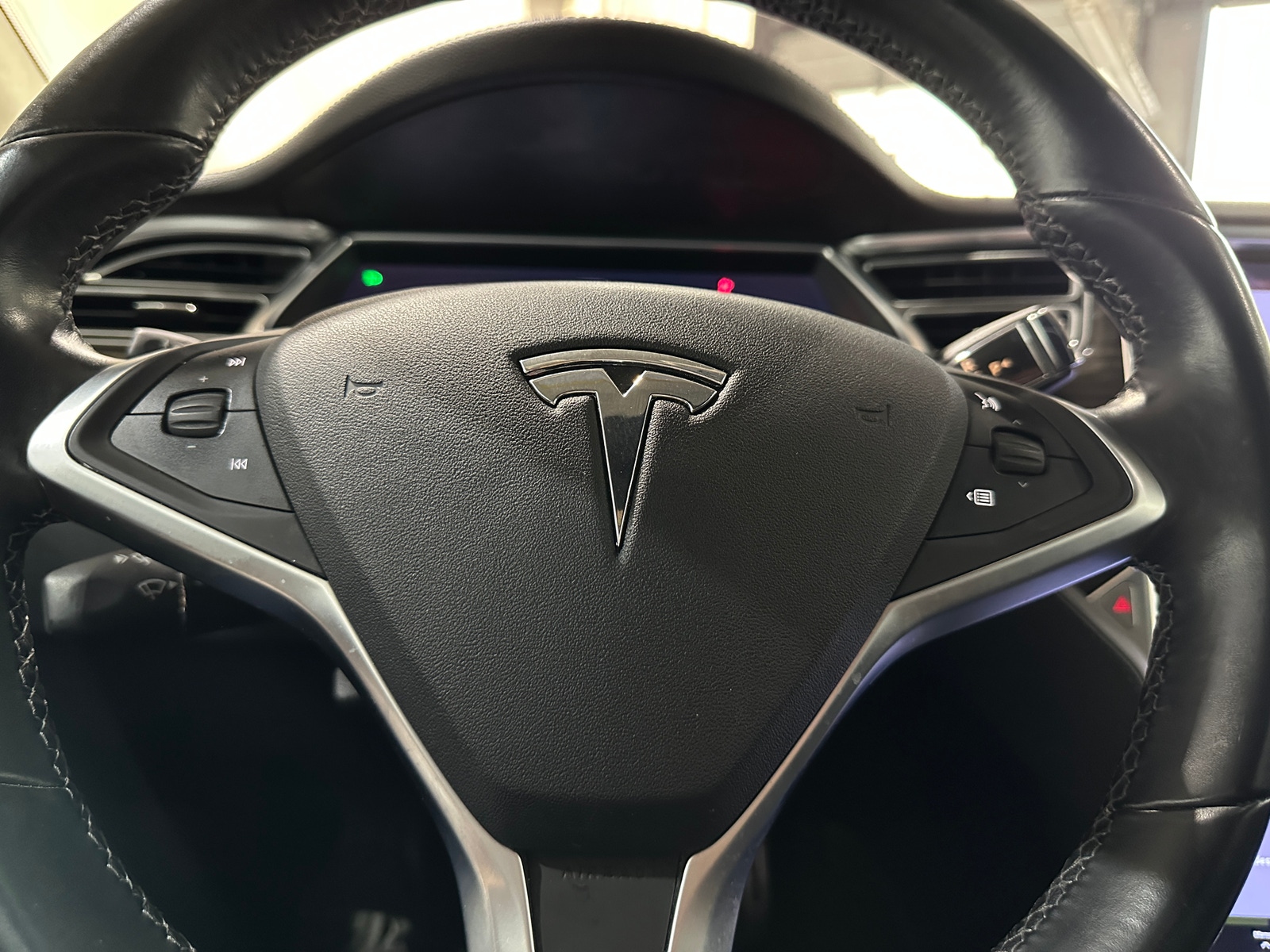 Thumbnail: 2014 Tesla Model S - 4