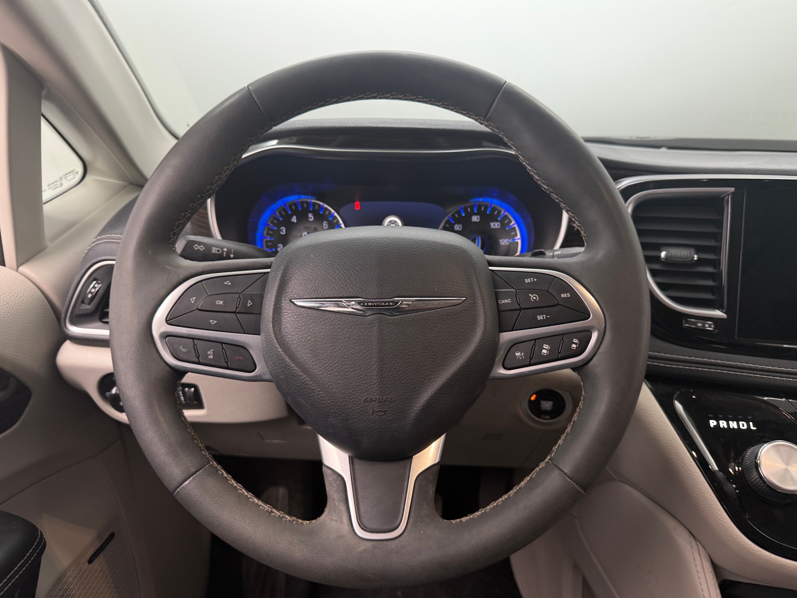 Thumbnail: 2022 Chrysler Pacifica - 4