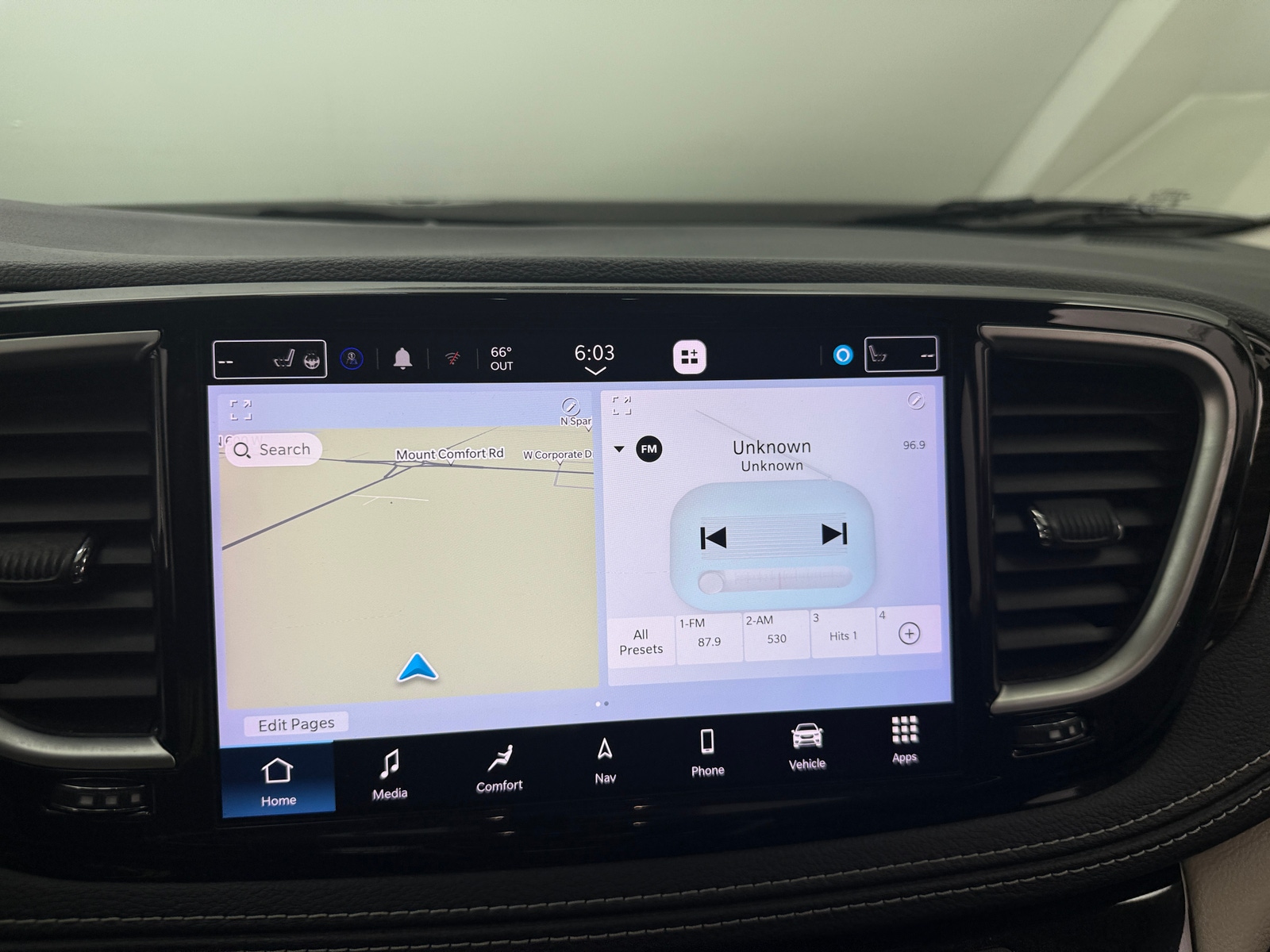 Thumbnail: 2022 Chrysler Pacifica - 3