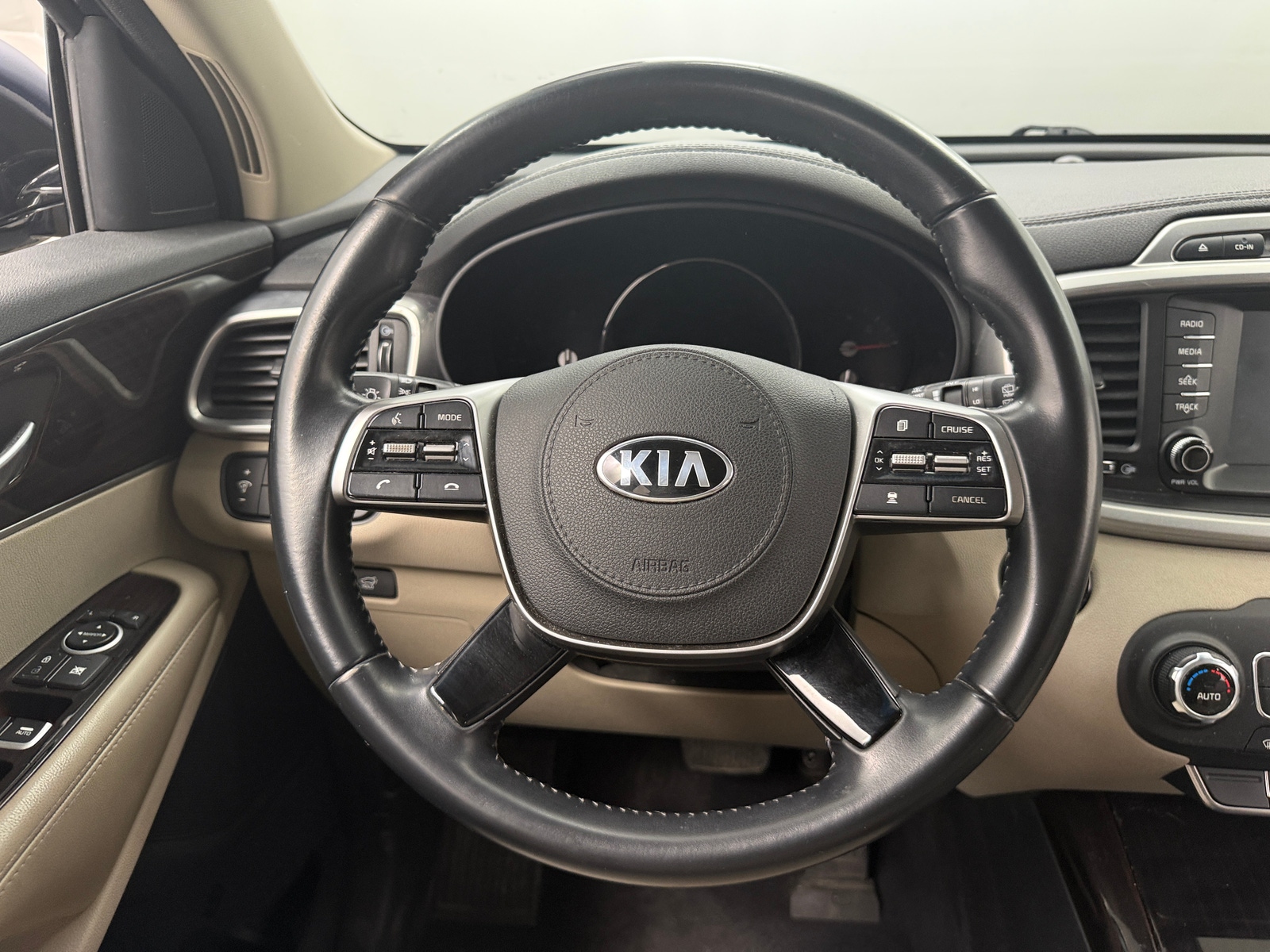 Thumbnail: 2019 Kia Sorento - 4