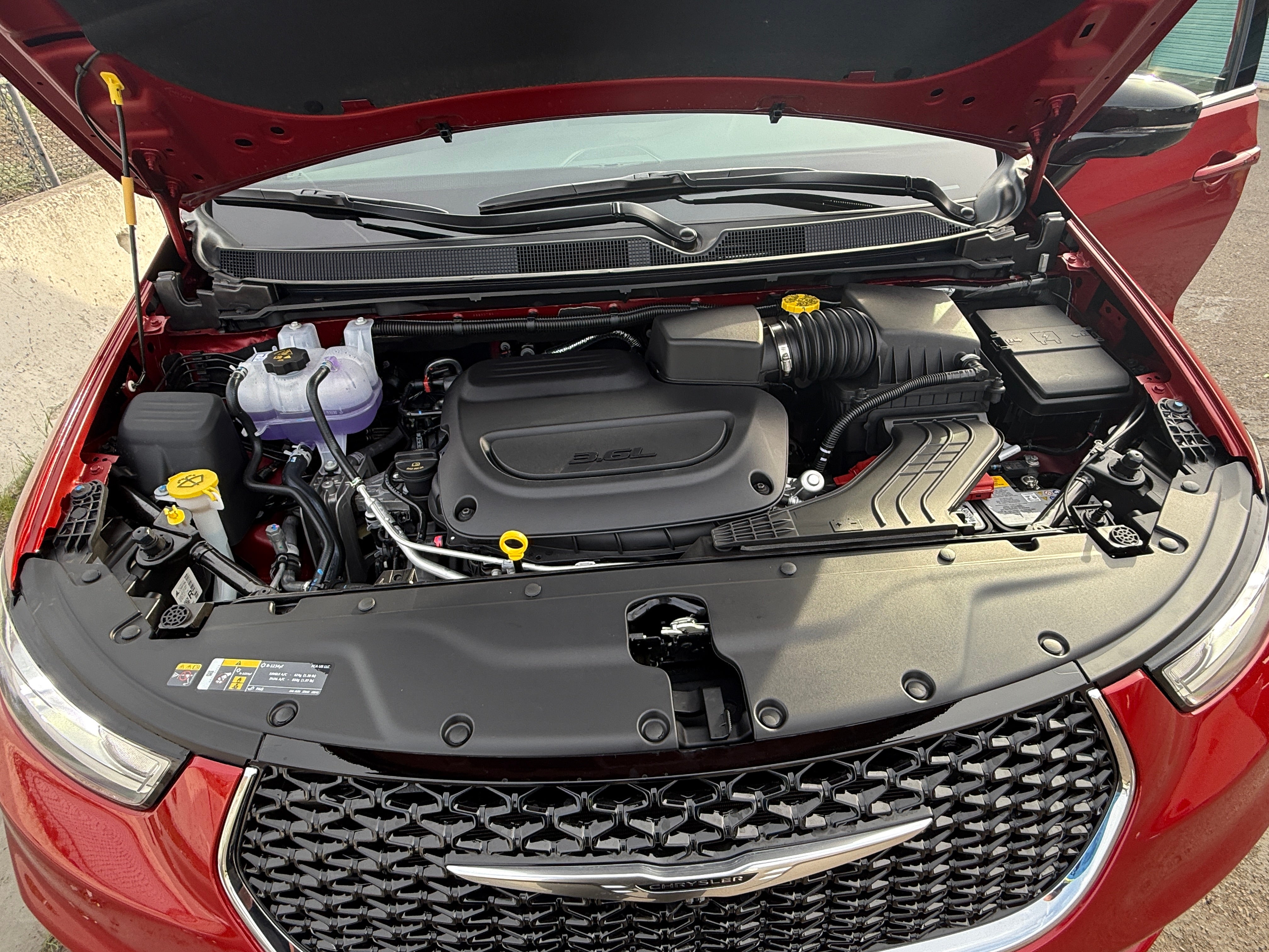 2026 Chrysler Pacifica Select's photo