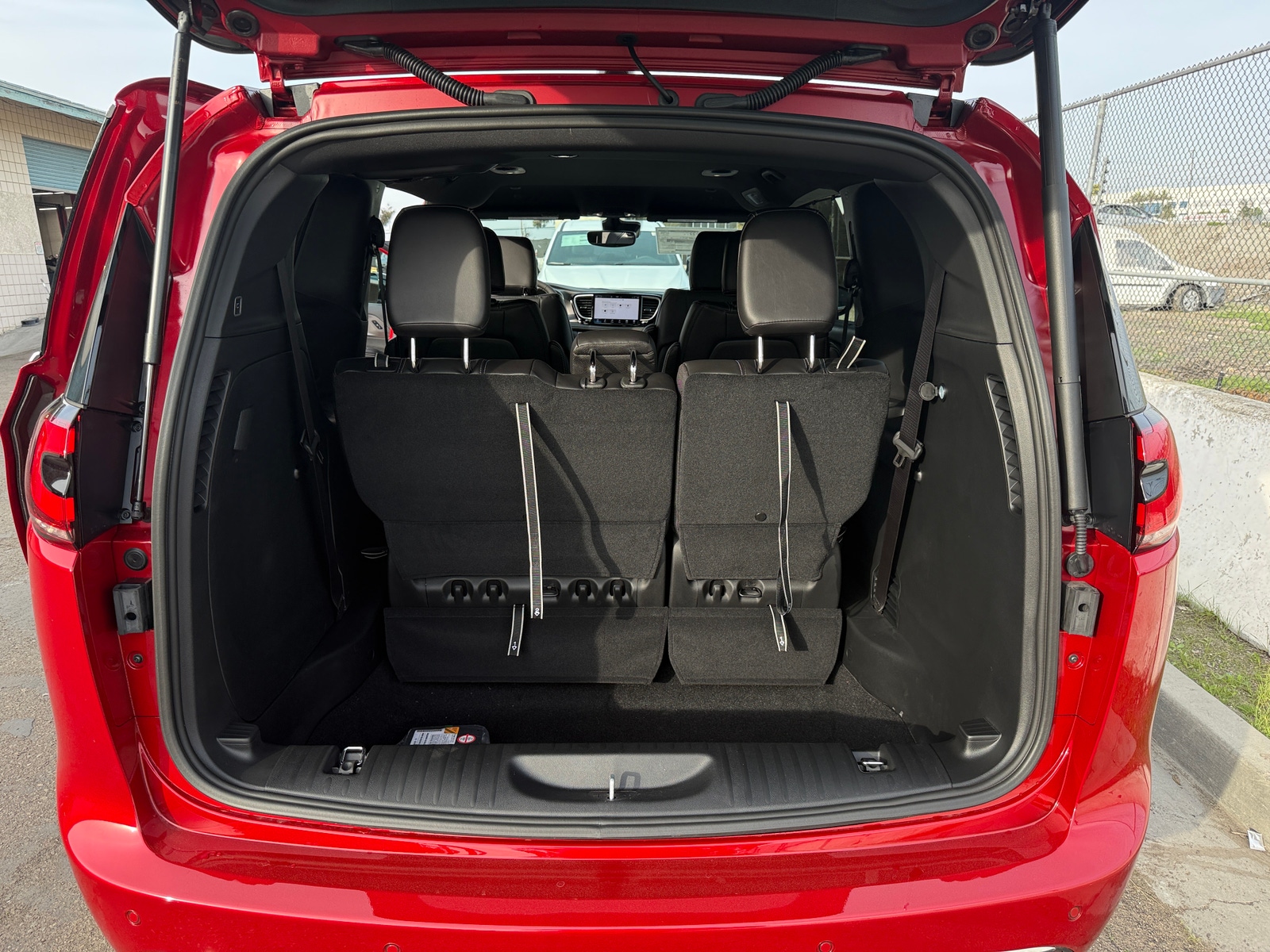 Thumbnail: 2026 Chrysler Pacifica - 6