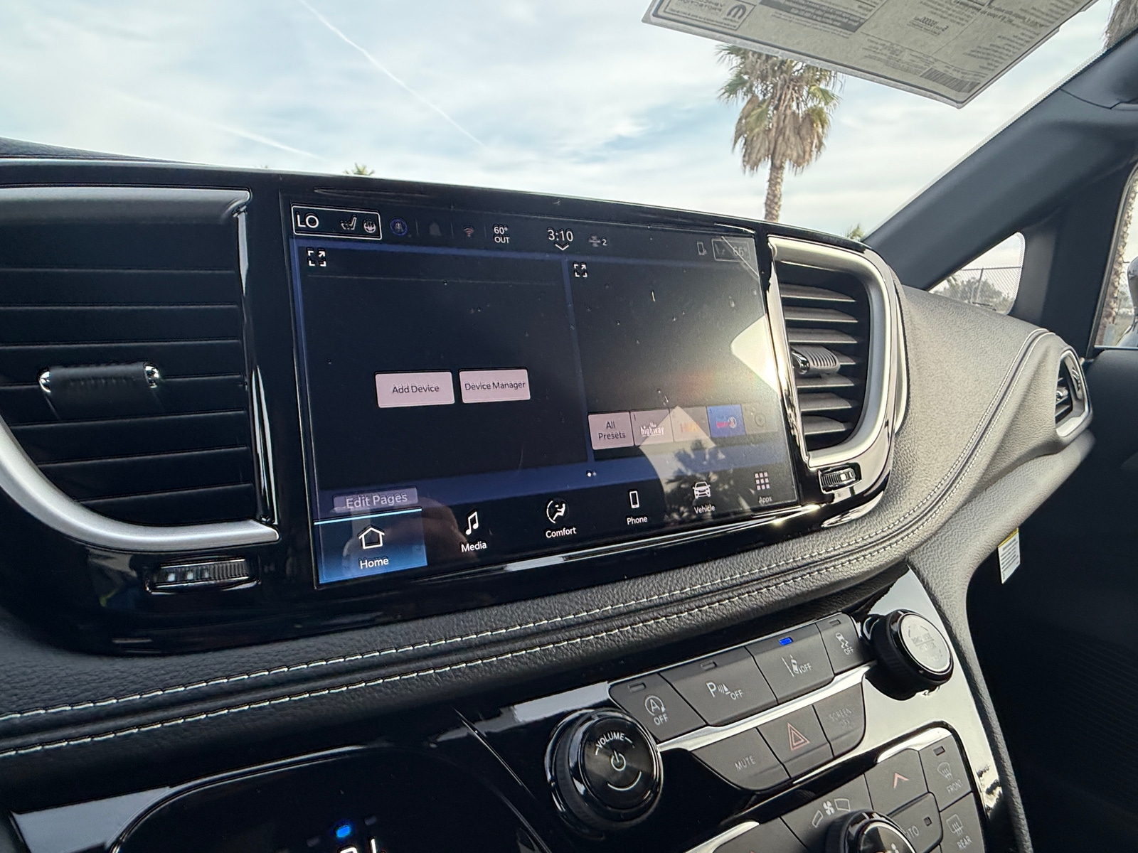 Thumbnail: 2026 Chrysler Pacifica - 3