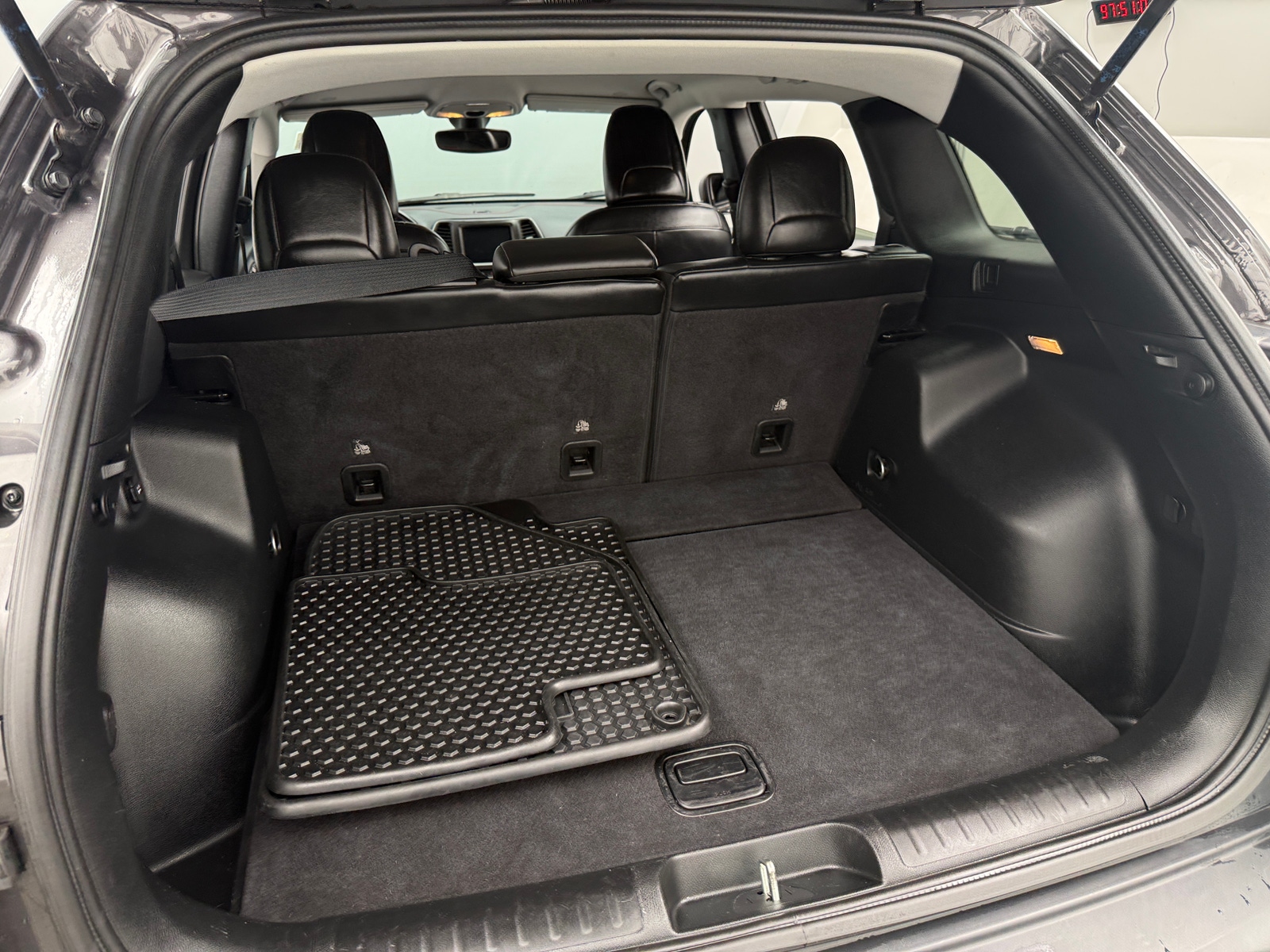 Thumbnail: 2020 Jeep Cherokee - 6