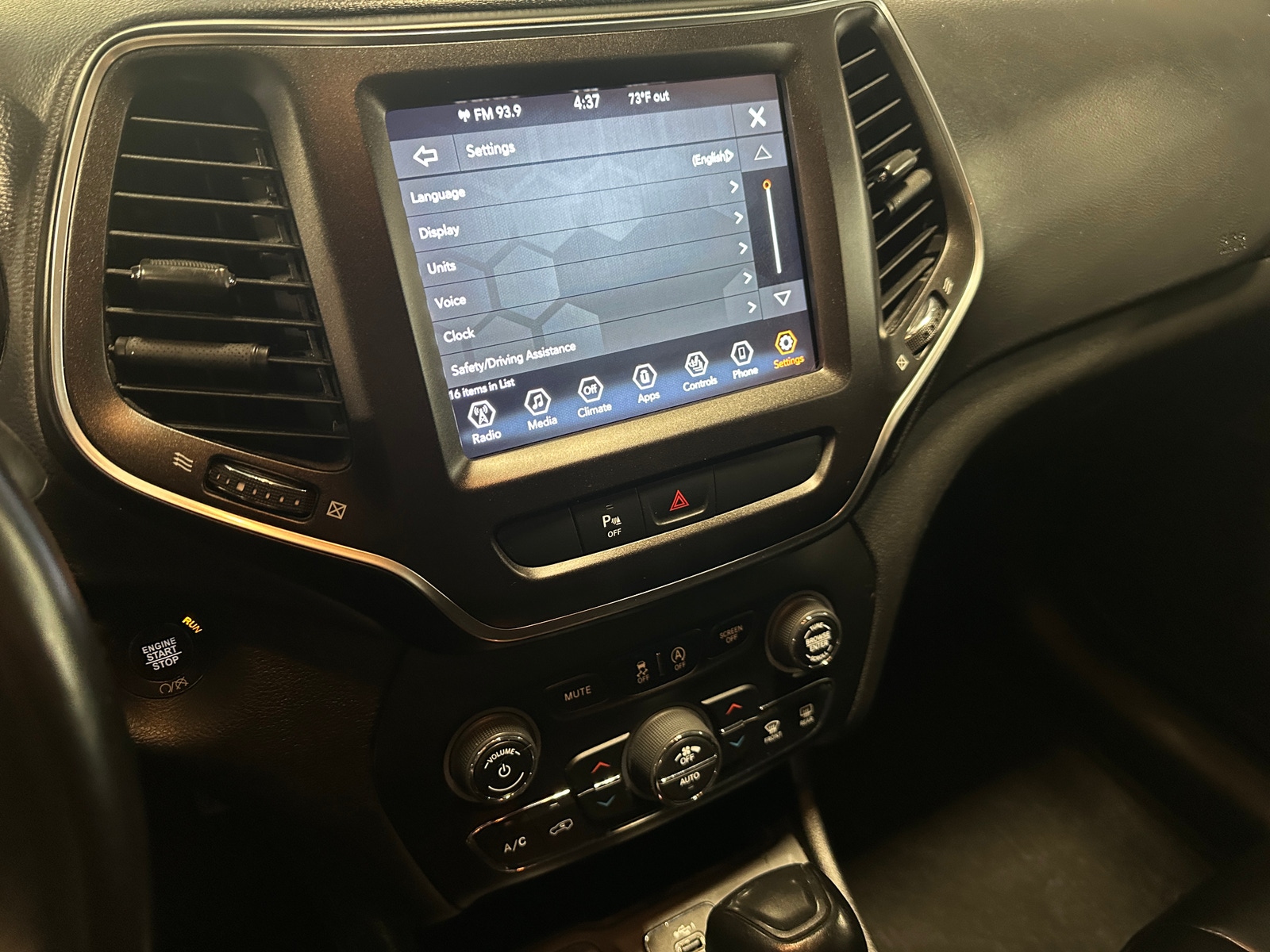 Thumbnail: 2020 Jeep Cherokee - 3