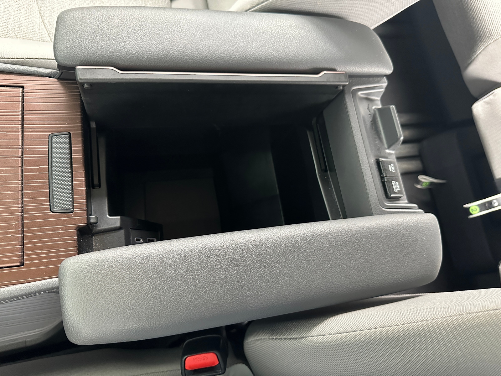 Thumbnail: 2023 Toyota Sienna - 4