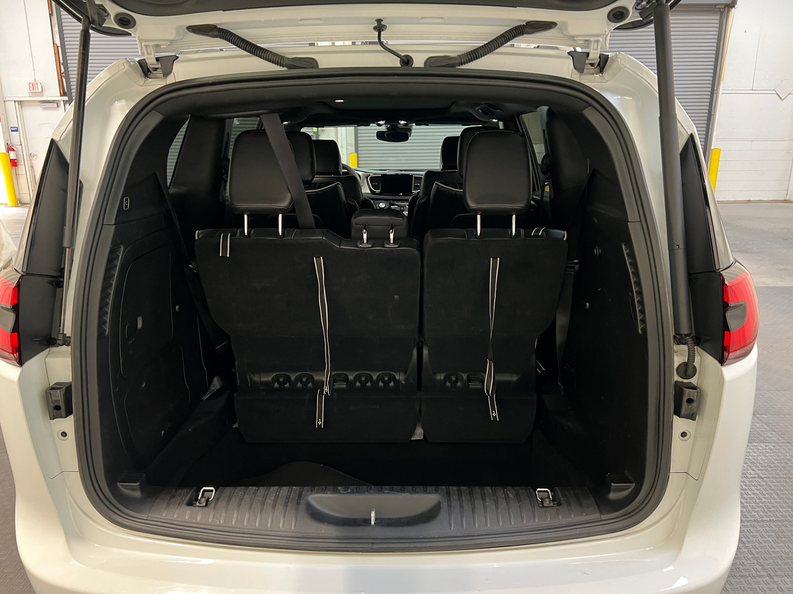 Thumbnail: 2024 Chrysler Pacifica - 6