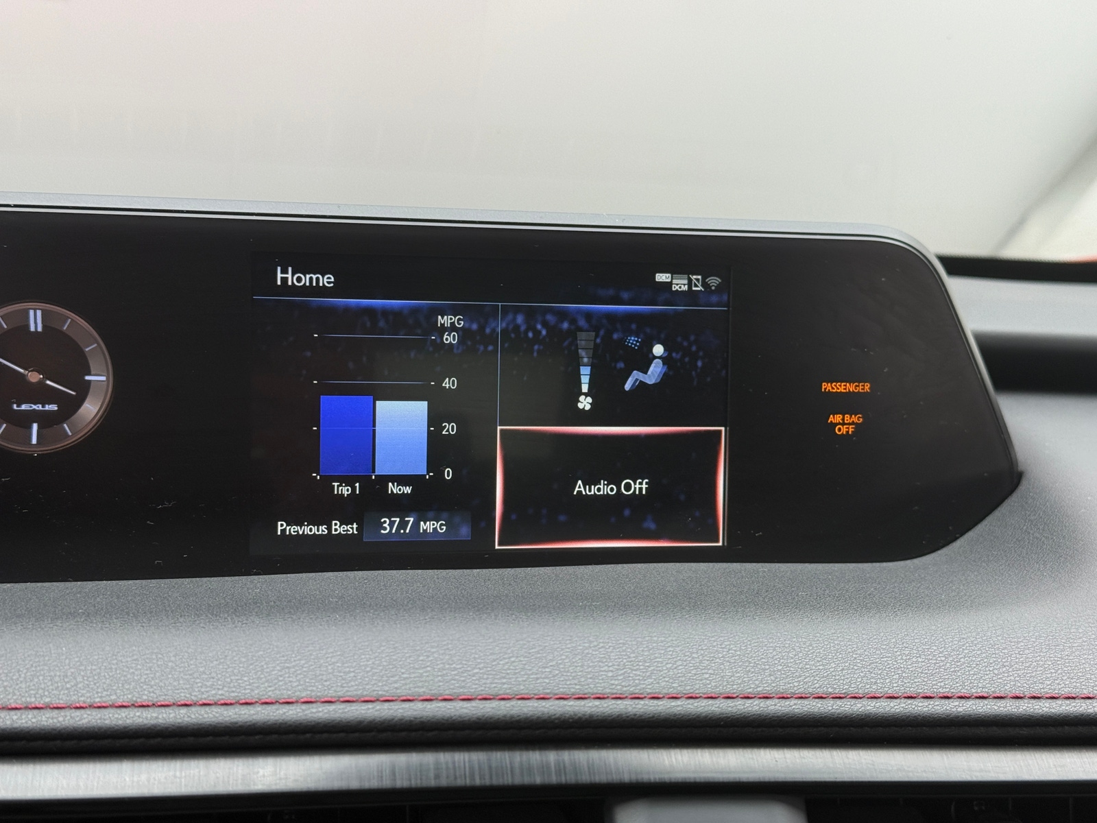 Thumbnail: 2019 Lexus UX - 3