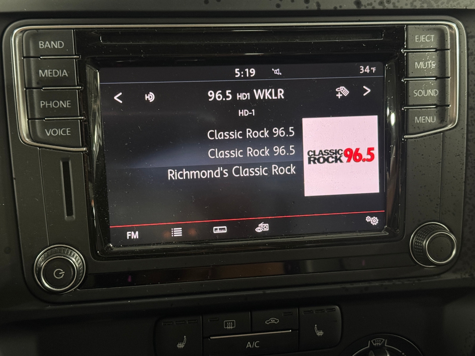 Thumbnail: 2017 Volkswagen Jetta - 3