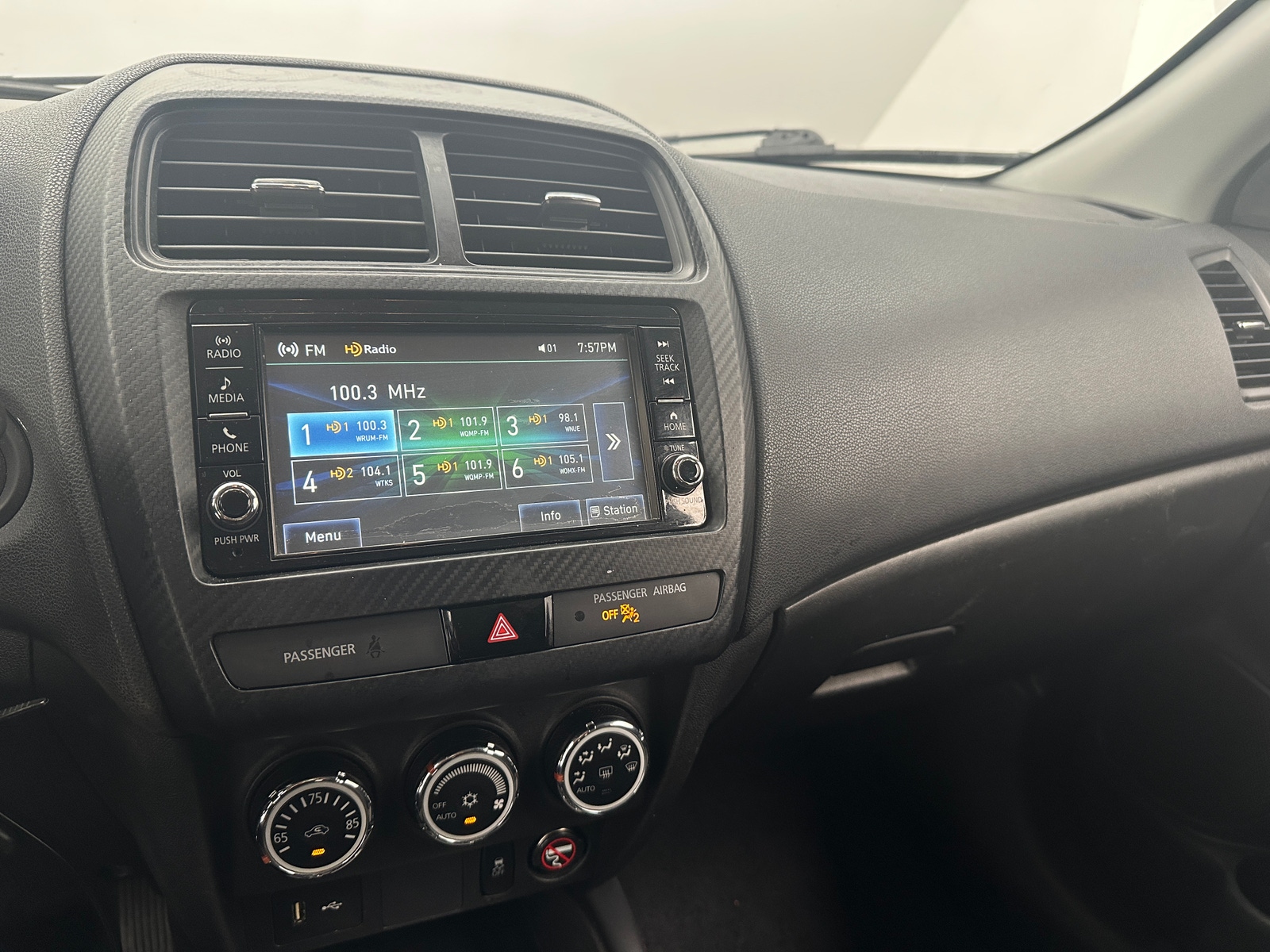 Thumbnail: 2019 Mitsubishi Outlander Sport - 4