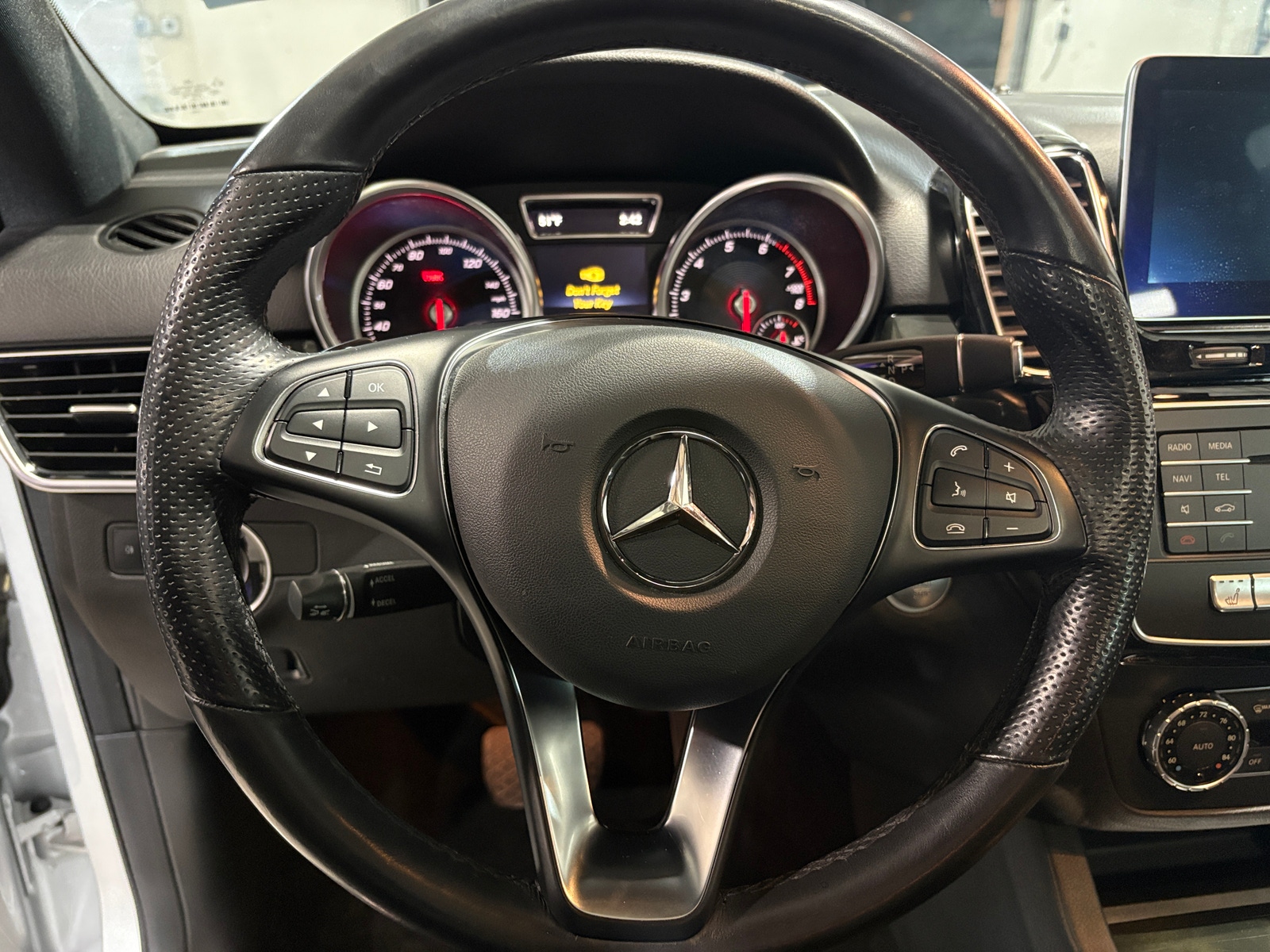 Thumbnail: 2016 Mercedes-Benz GLE - 4