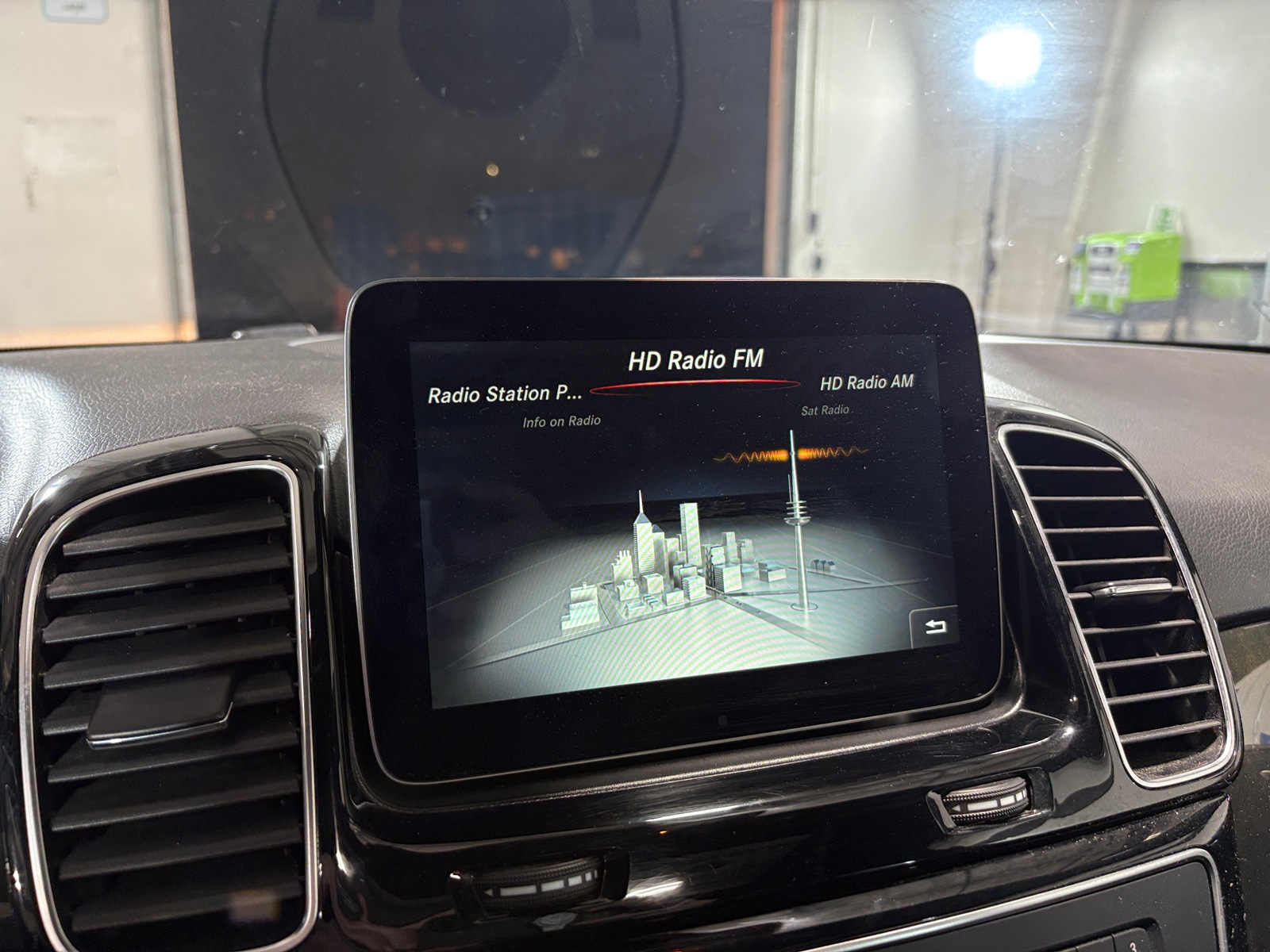 Thumbnail: 2016 Mercedes-Benz GLE - 3