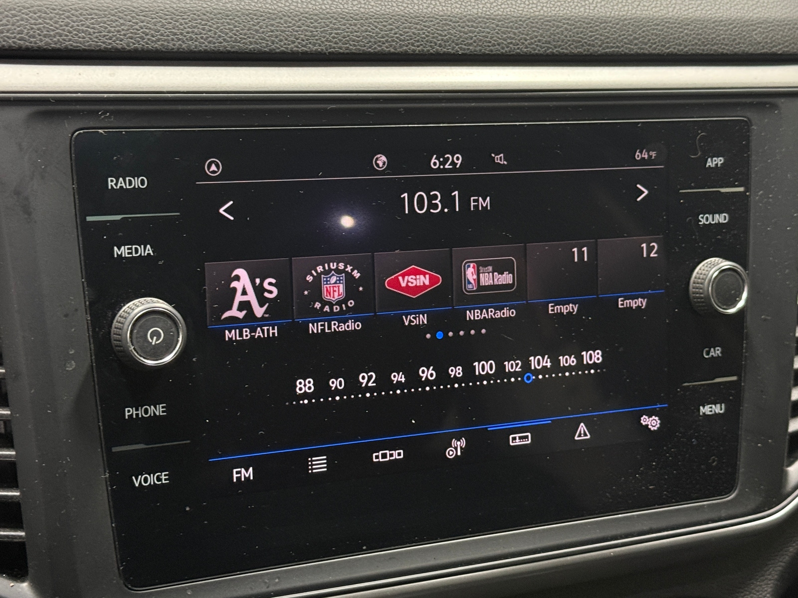 Thumbnail: 2021 Volkswagen Atlas - 3