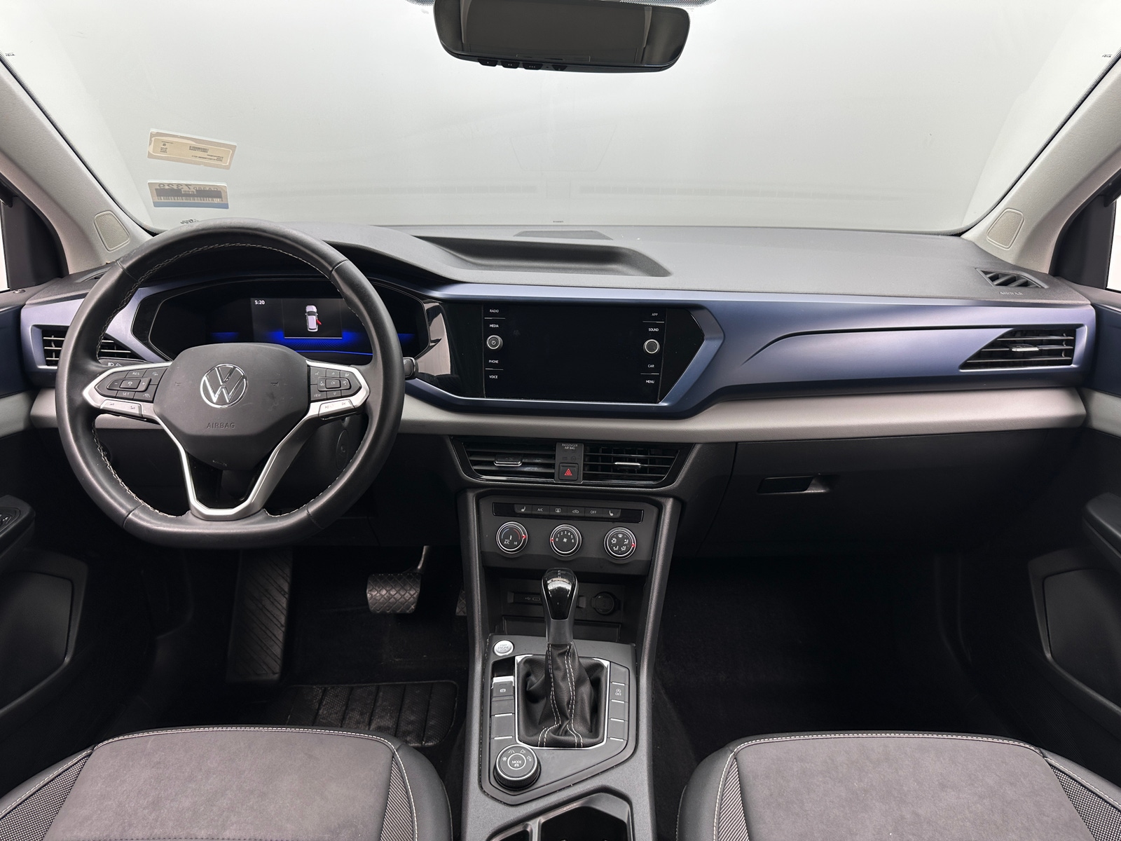 Thumbnail: 2022 Volkswagen Taos - 3