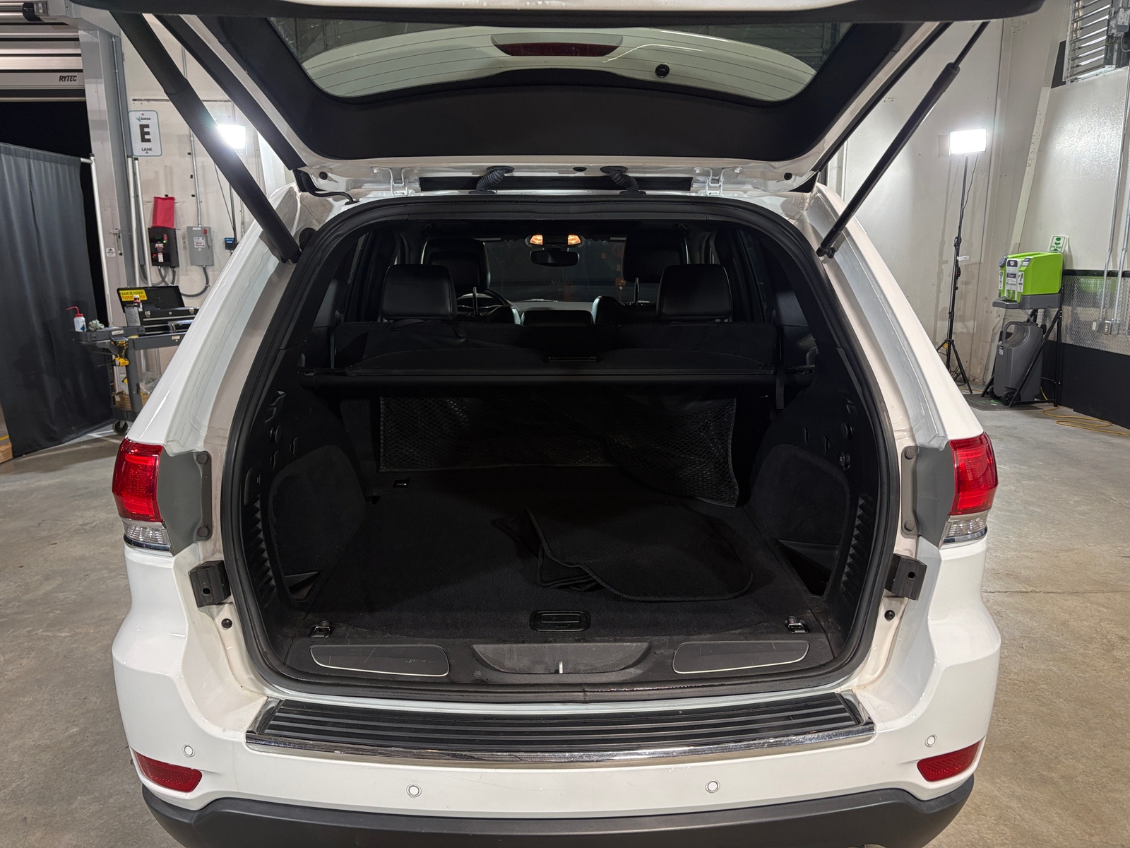 Thumbnail: 2019 Jeep Grand Cherokee - 6