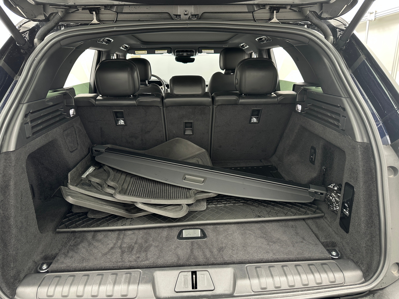 Thumbnail: 2023 Land Rover Range Rover Sport - 6